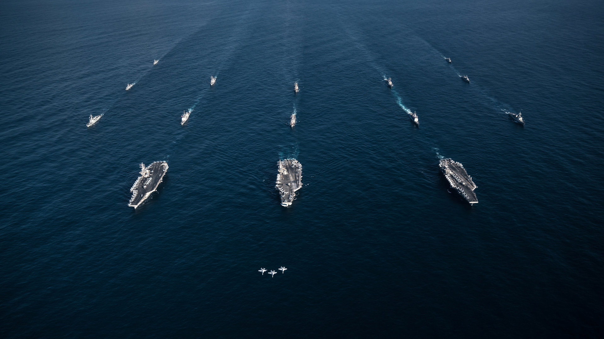 La Marina de Estados Unidos y de Corea del Sur marchan juntos en las aguas internacionales al este de la península coreana. (Reuters)
