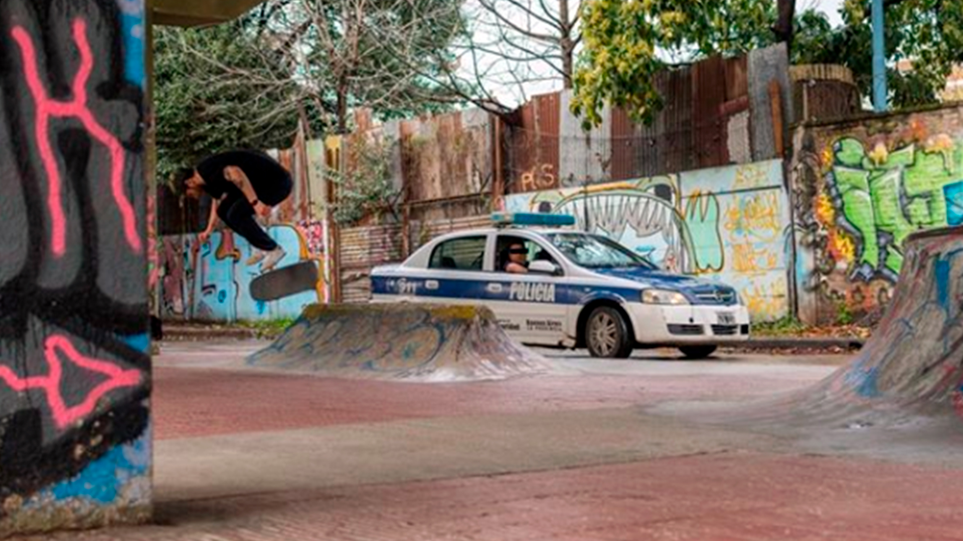 El skatepark que funciona bajo el puente 14 de agosto (Instagram: @alejobrignardello)