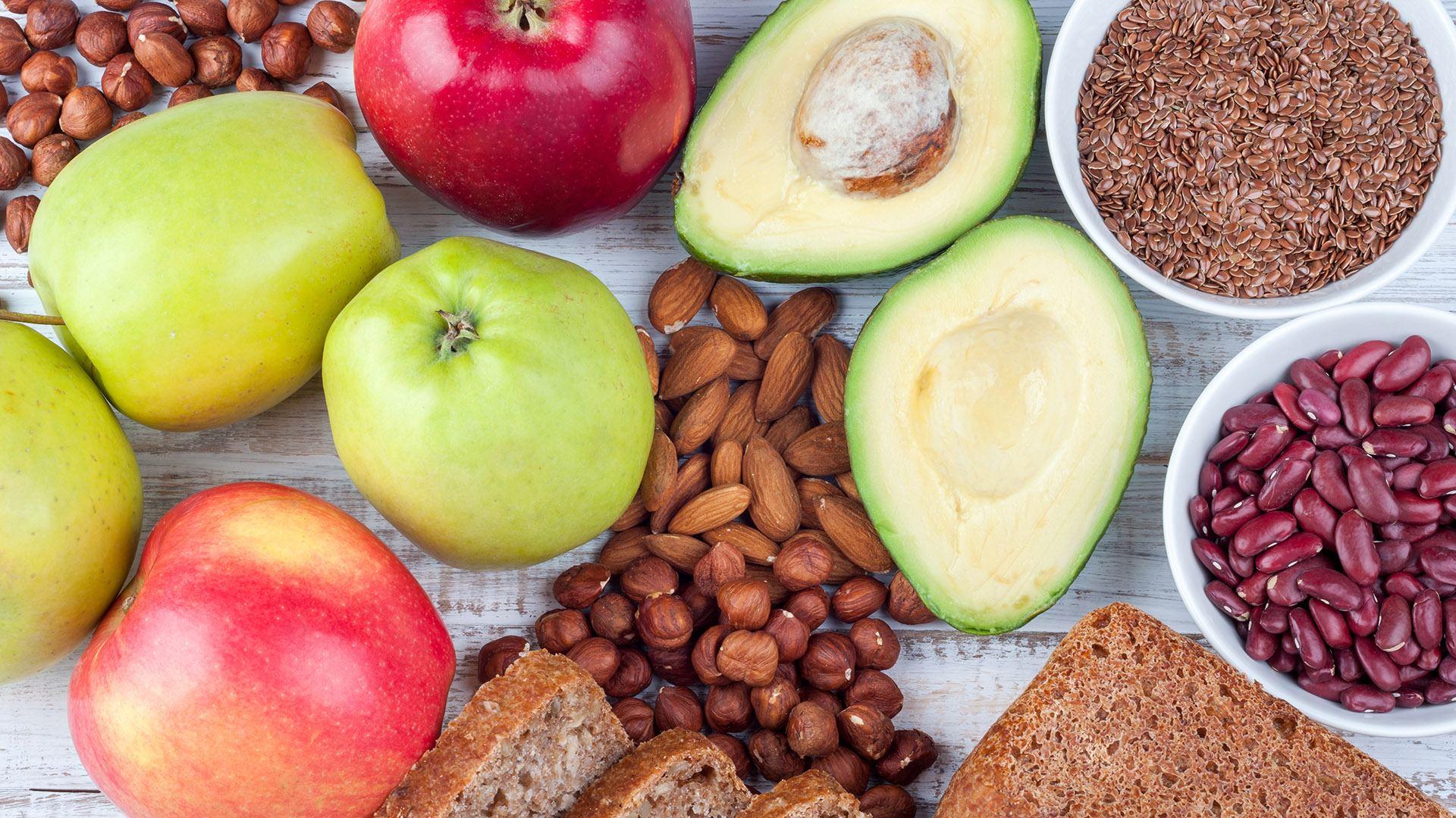 Legumbres, frutos secos, frutas y verduras de hoja no pueden faltar en la dieta del diabético (Getty)