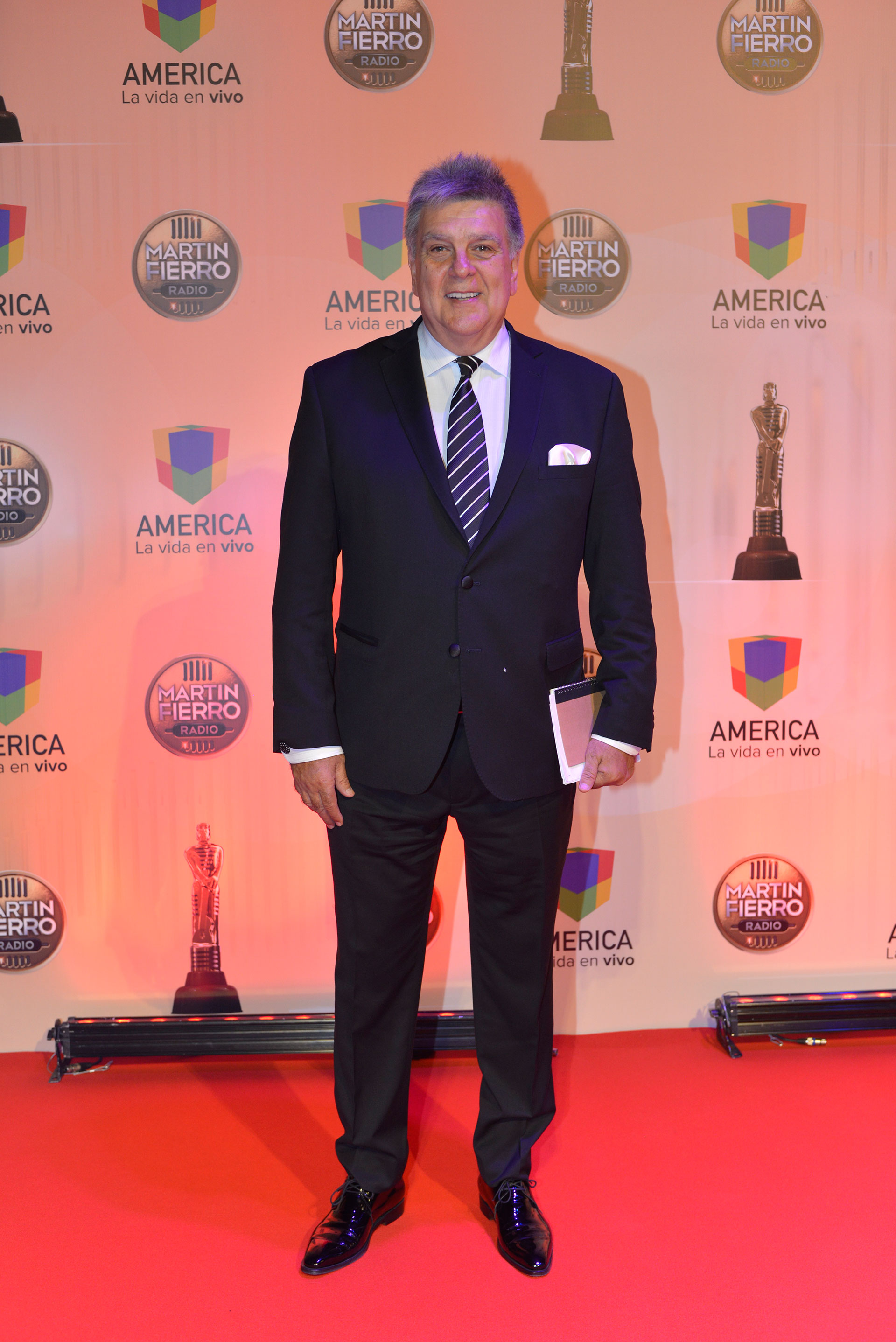 Luis Ventura , presidente de APTRA, lució un traje clásico.
