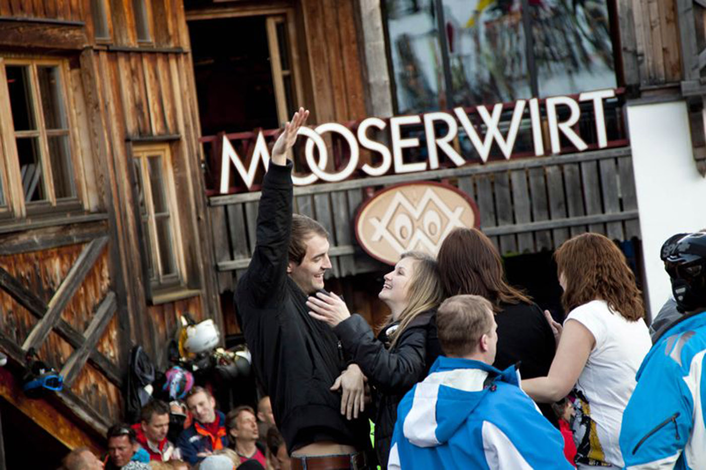 La estridente barra de “MooserWirt” sirve la mayor cantidad de cerveza por metro cuadrado en Austria (MooserWirt/The Washington Post)