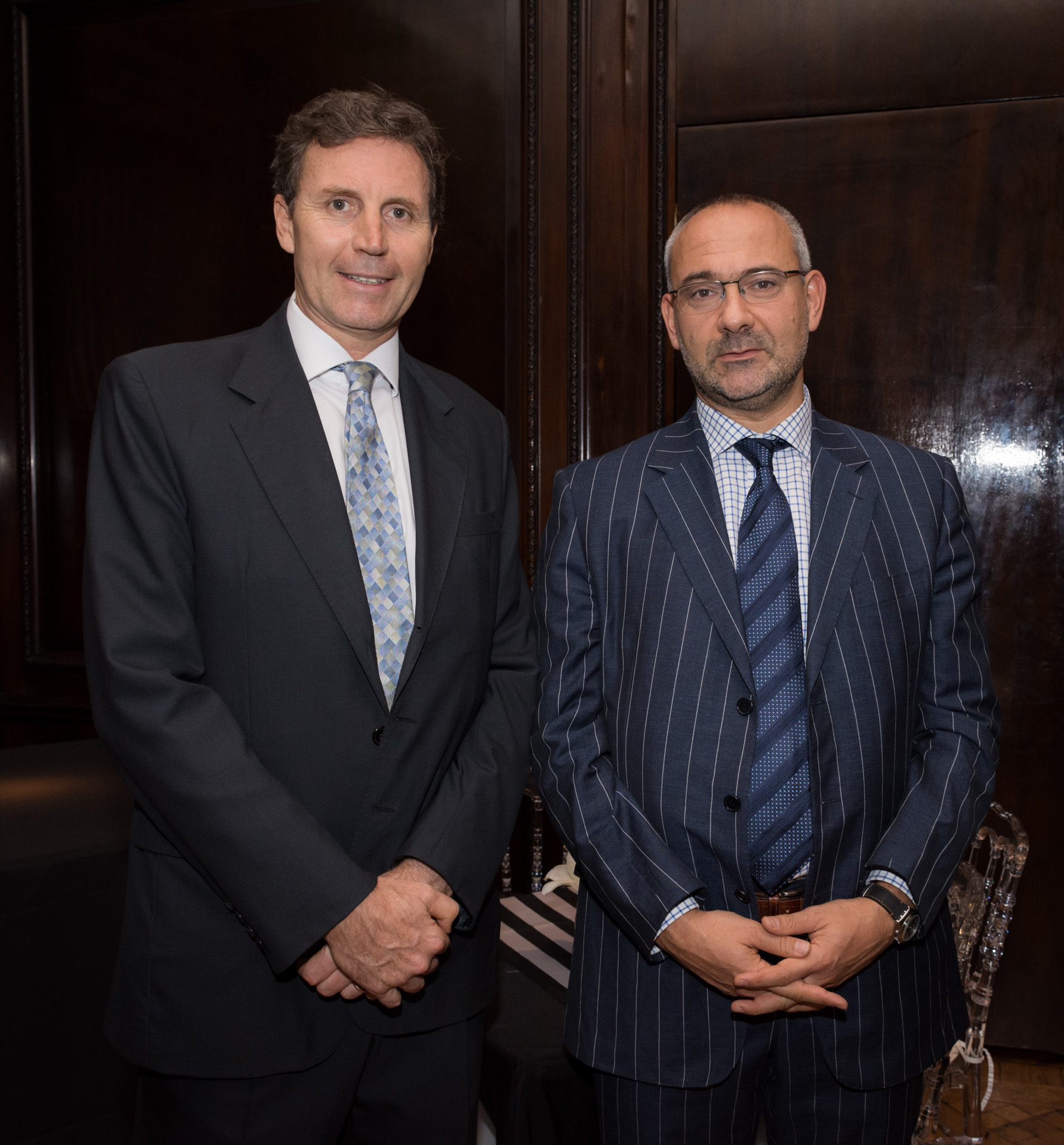 Raymond Paterson, gerente de Finanzas y Asuntos Generales junto Emanuele Ottolenghi alto miembro de la Fundación por la Defensa de las Democracias junto