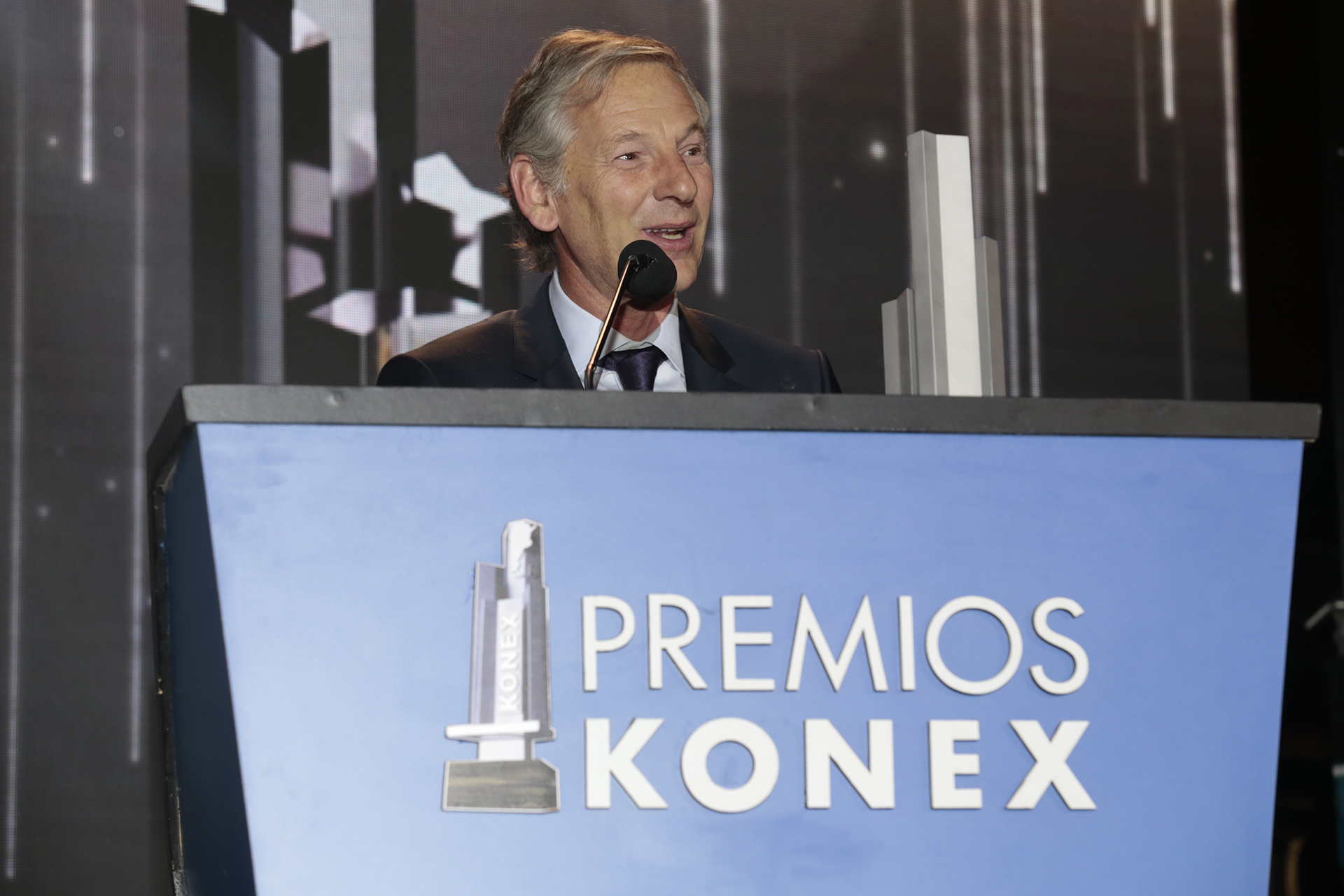 Marcelo Longobardi durante su discurso. Los Konex de Platino es una distinción que se otorga a los mejores exponentes de las 21 disciplinas en las que se dividió este año la actividad Comunicación – Periodismo