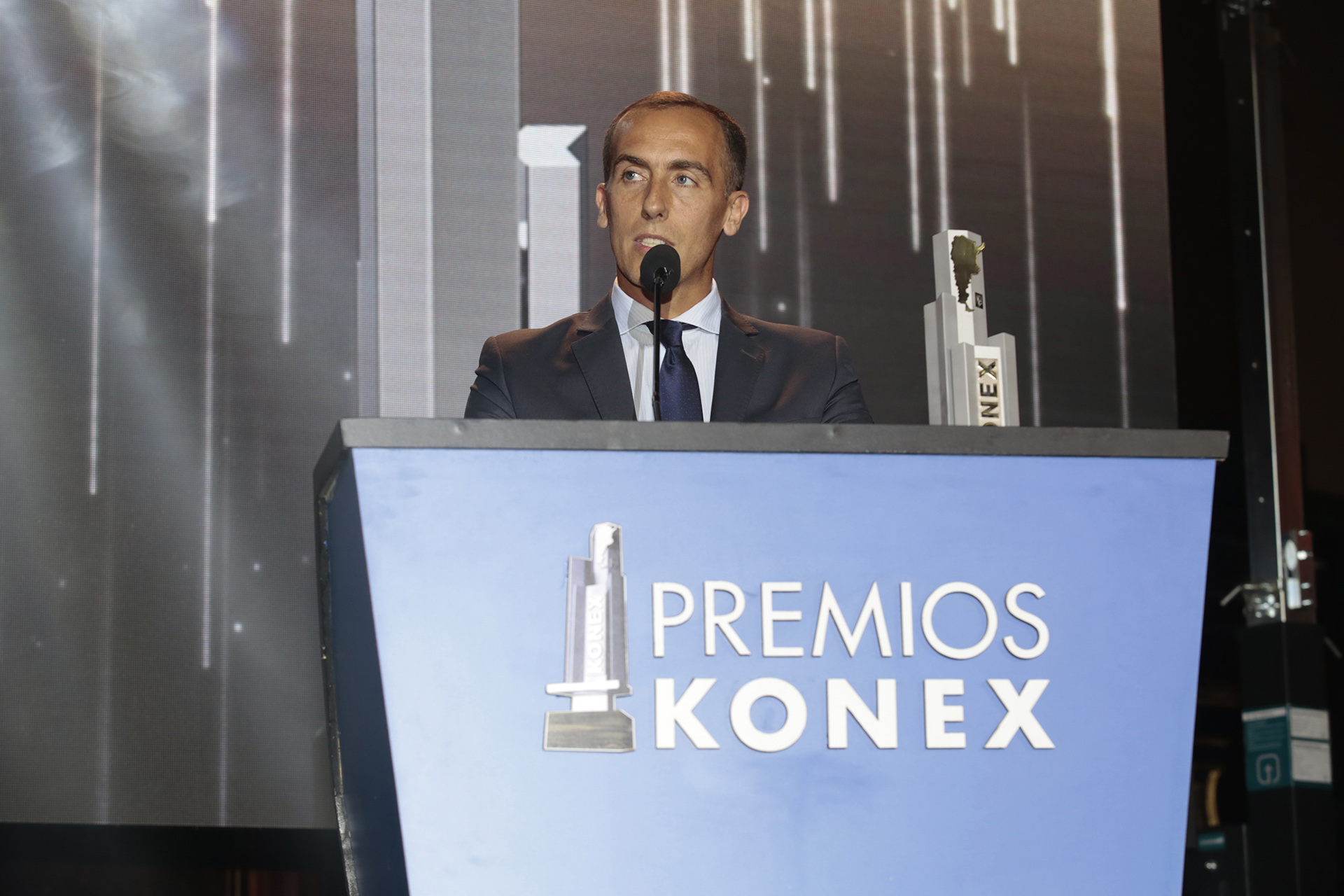 Hugo Alconada Mon, Konex de Platino en Investigación