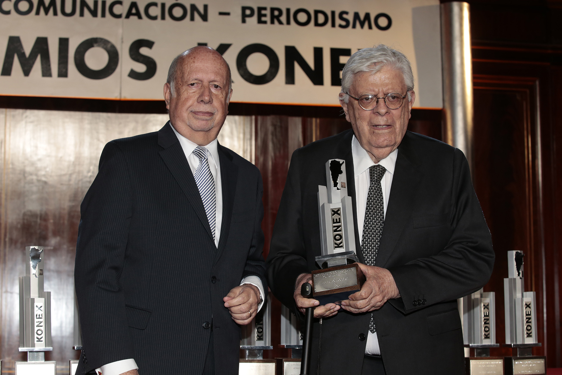 Jorge de Luján Gutiérrez entregó el Konex de Platino a Hermenegildo Sábat en la categoría Humor