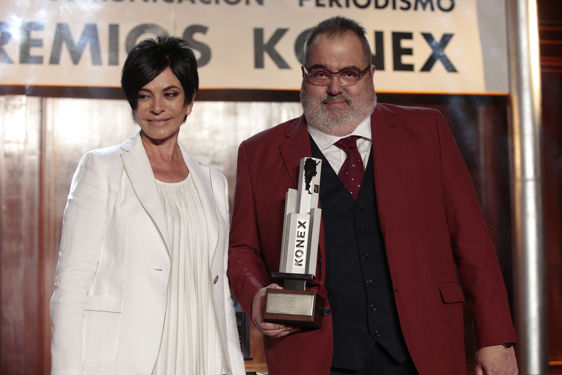 Mónica Gutiérrez, integrante del Gran Jurado, y Jorge Lanata