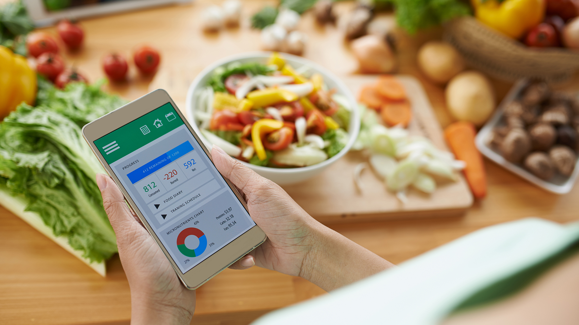 Existen muchos mitos y datos contradictorios en torno a la alimentación sana (Getty)