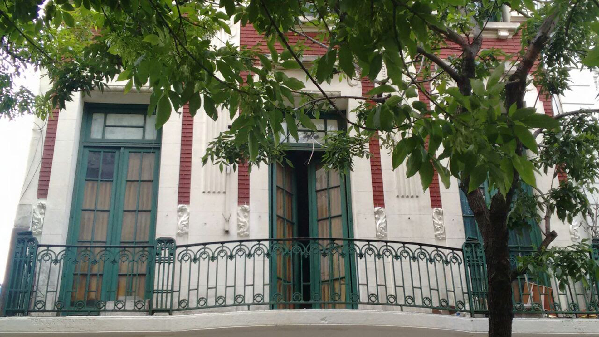 La Escuela Taller de Casco Histórico rendirá homenaje al artista y ajedrecista francés Marcel Duchamp con la Intervención en la fachada de su antigua vivienda