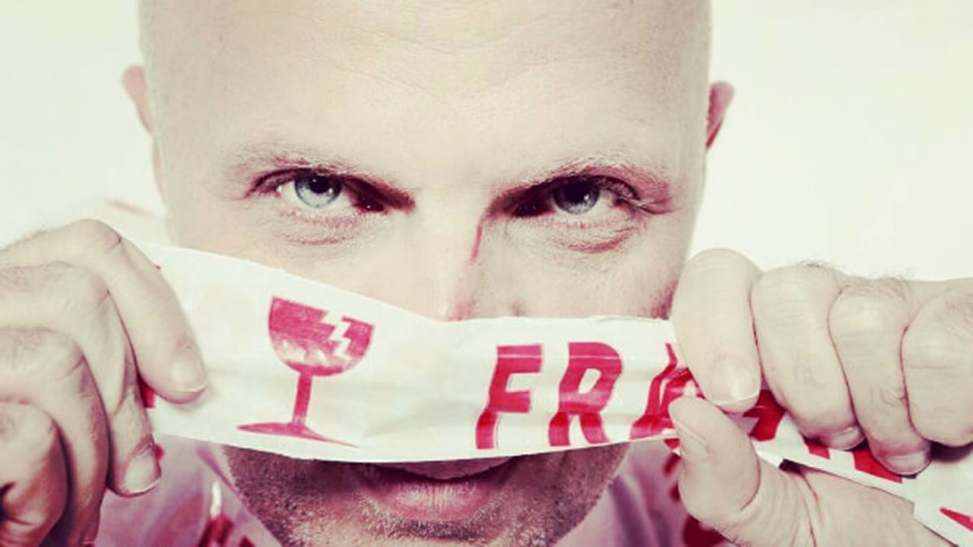 “Frágil” su nuevo unipersonal se presenta de Jueves a sábado en el teatro Maipo