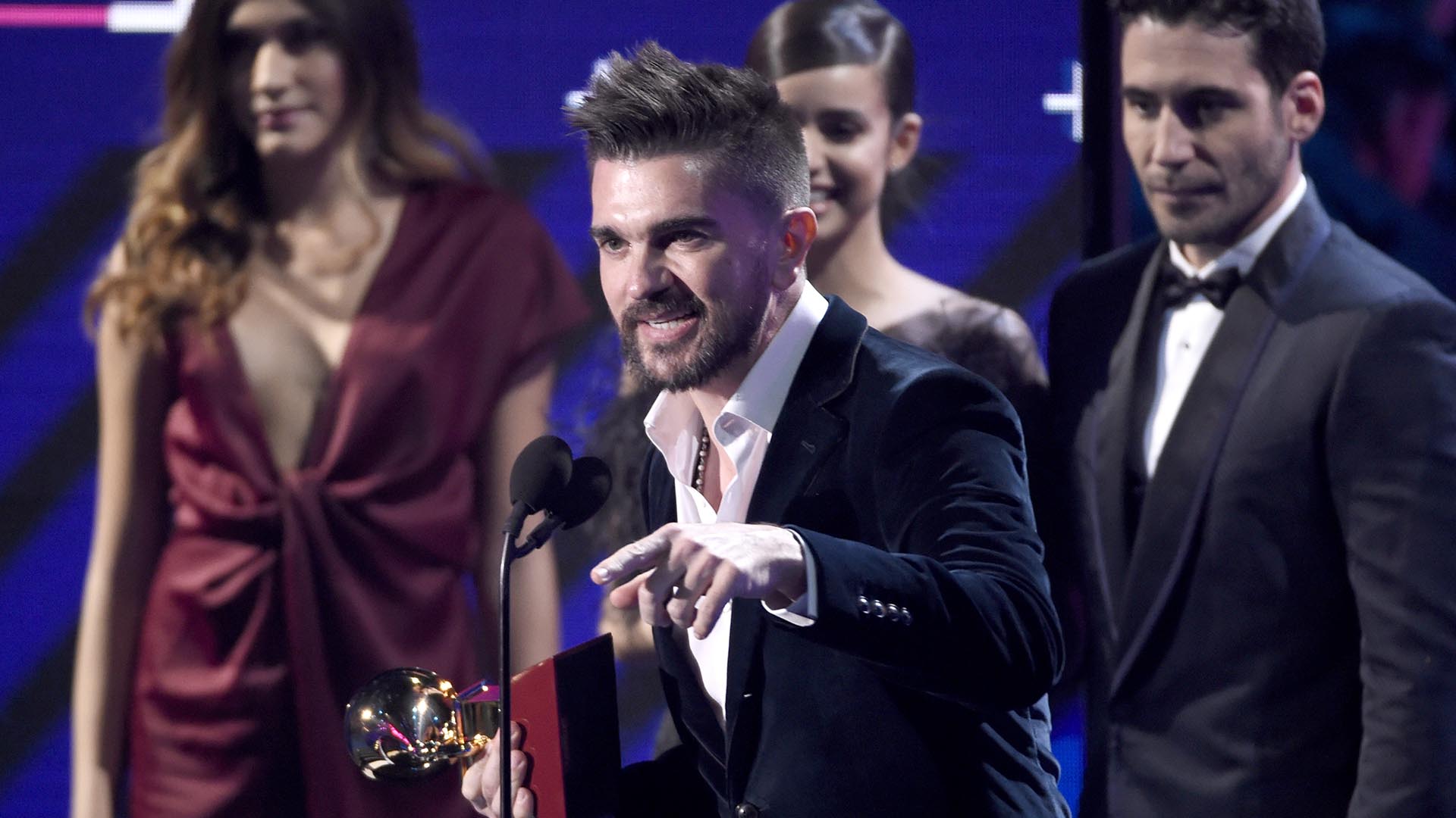 Juanes accepts the award for best pop/rock album for “Mis Planes Son Amarte” at the 18th annual Latin Grammy Awards at the MGM Grand Garden Arena on Thursday, Nov. 16, 2017, in Las Vegas. (Photo by Chris Pizzello/Invision/AP)