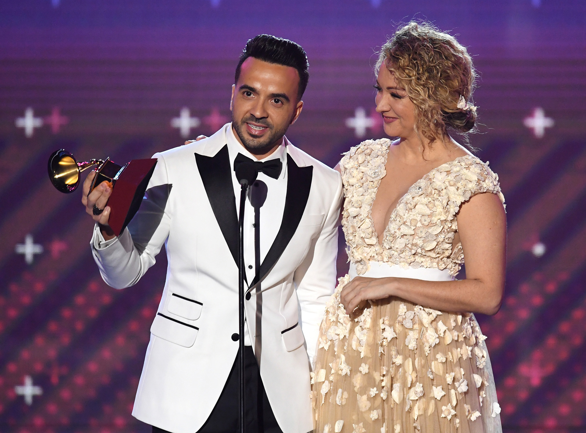 Luis Fonsi y Erika Ender ganaron en el rubro Canción del Año por “Despacito” (Kevin Winter/Getty Images)