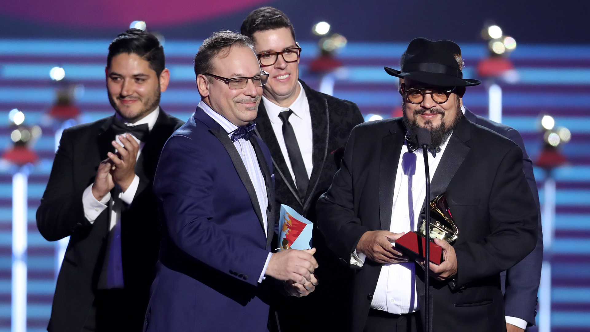 The Charlie Sepulveda Big Band aceptaron por Álbum Tropical Tradicional por “To Beny More with Love” (Rich Polk/Getty Images)