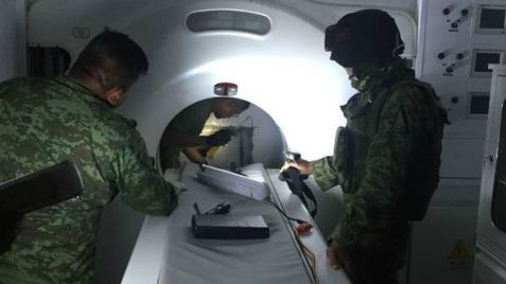 La droga estaba escondida dentro de un equipo de escáner médico que estaba dentro del camión.