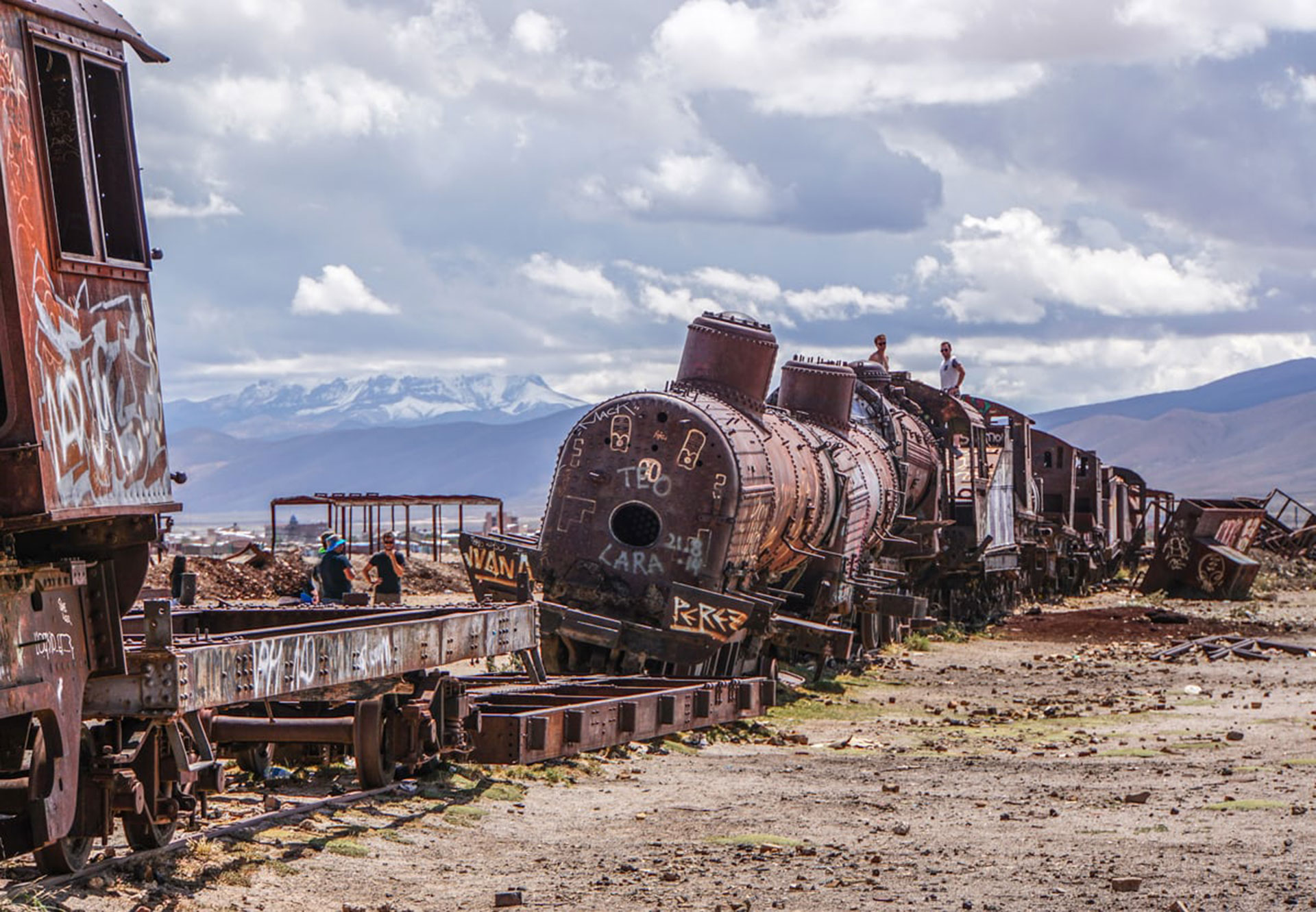 Cementerio de trenes por Pamela Jones, en Bolivia. Se tratan de ferrocarriles británicos abandonados en la ciudad de Uyuni