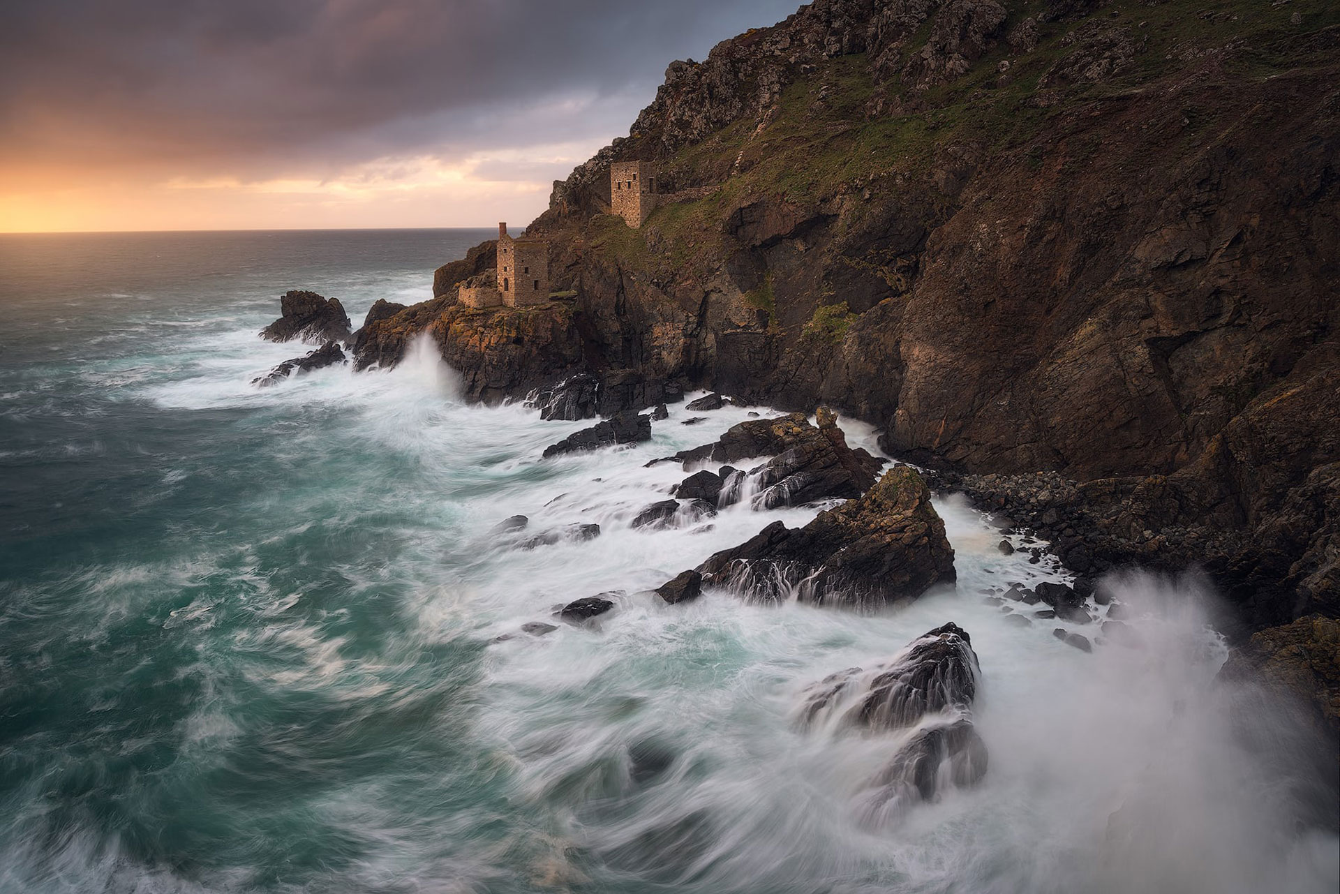 Crowns Engine Houses por Paul Templing, en el condado de Cornualles.