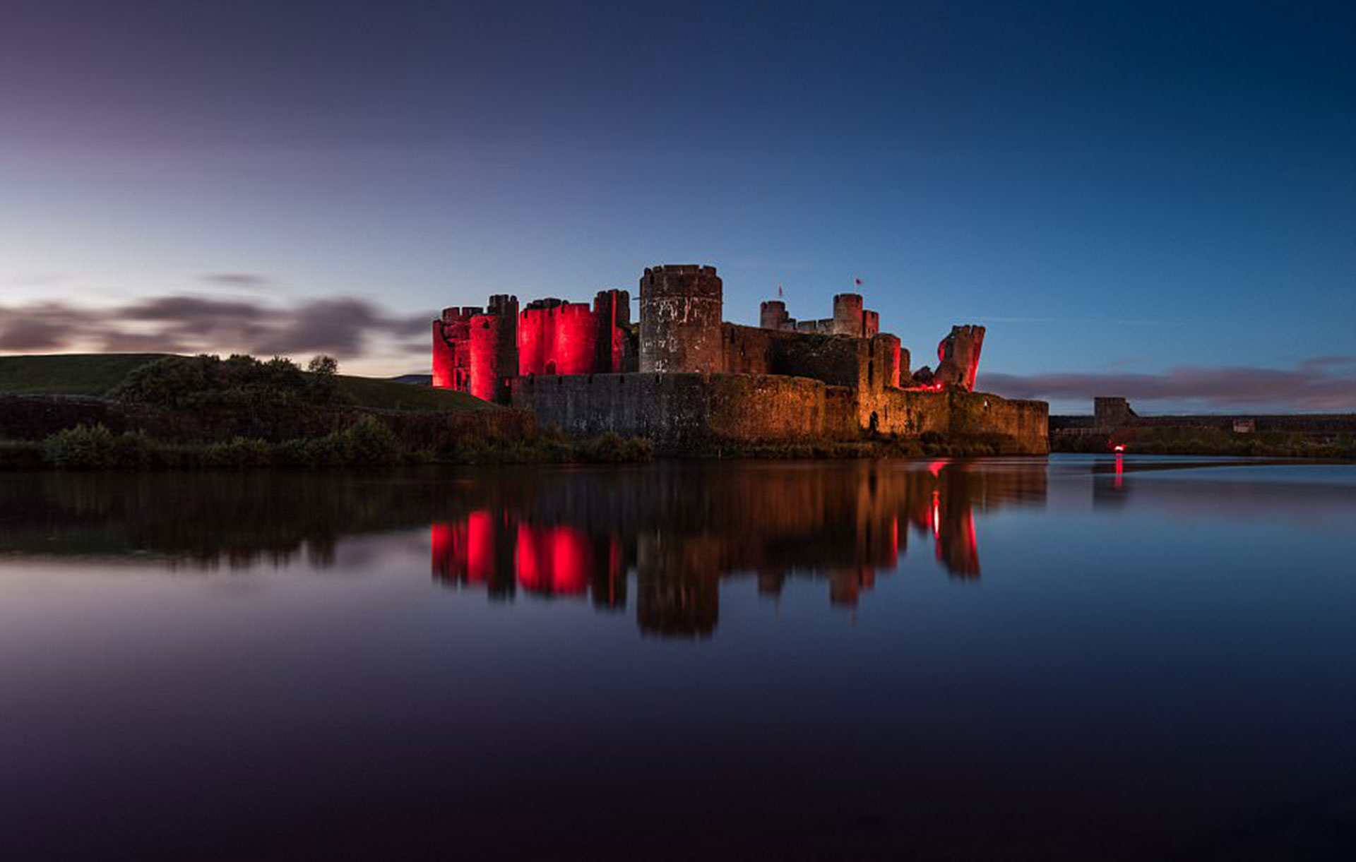Caerphilly Castle por Matthew Browne, un castillo construido en la segunda mitad del siglo XIII.