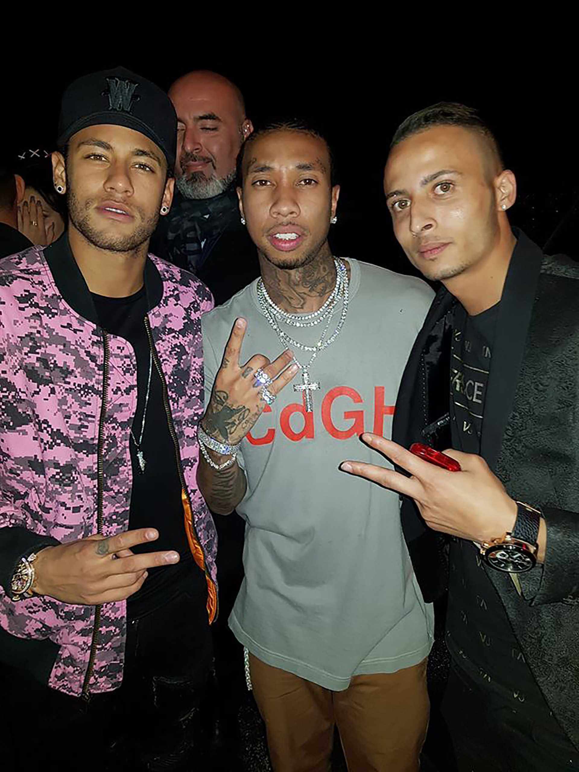 Neymar y el rapero Tyga, en uno de los clubes nocturnos que visitaron