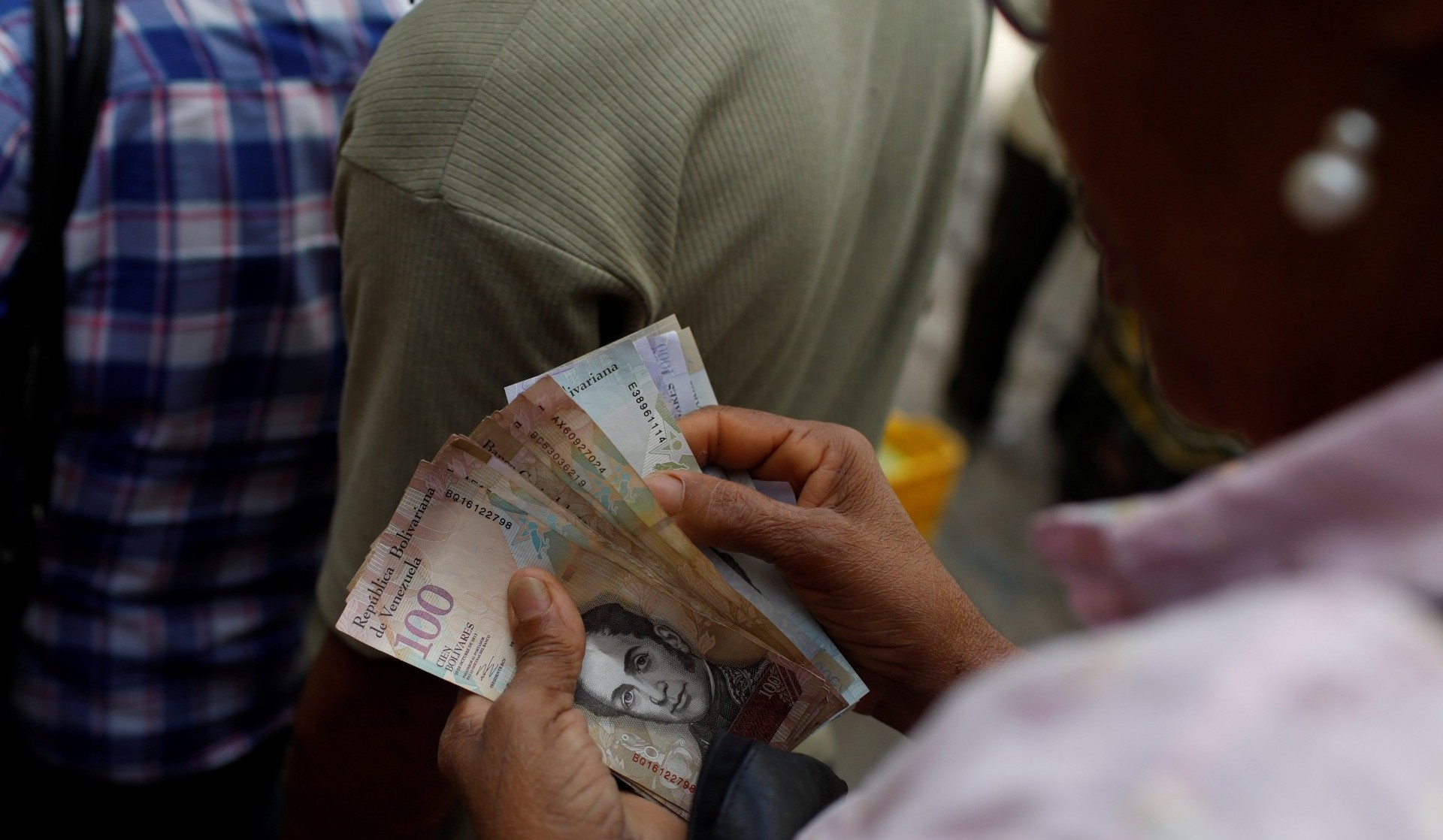 La crisis económica en Caracas está marcada por un constante aumento de precios (Reuters)