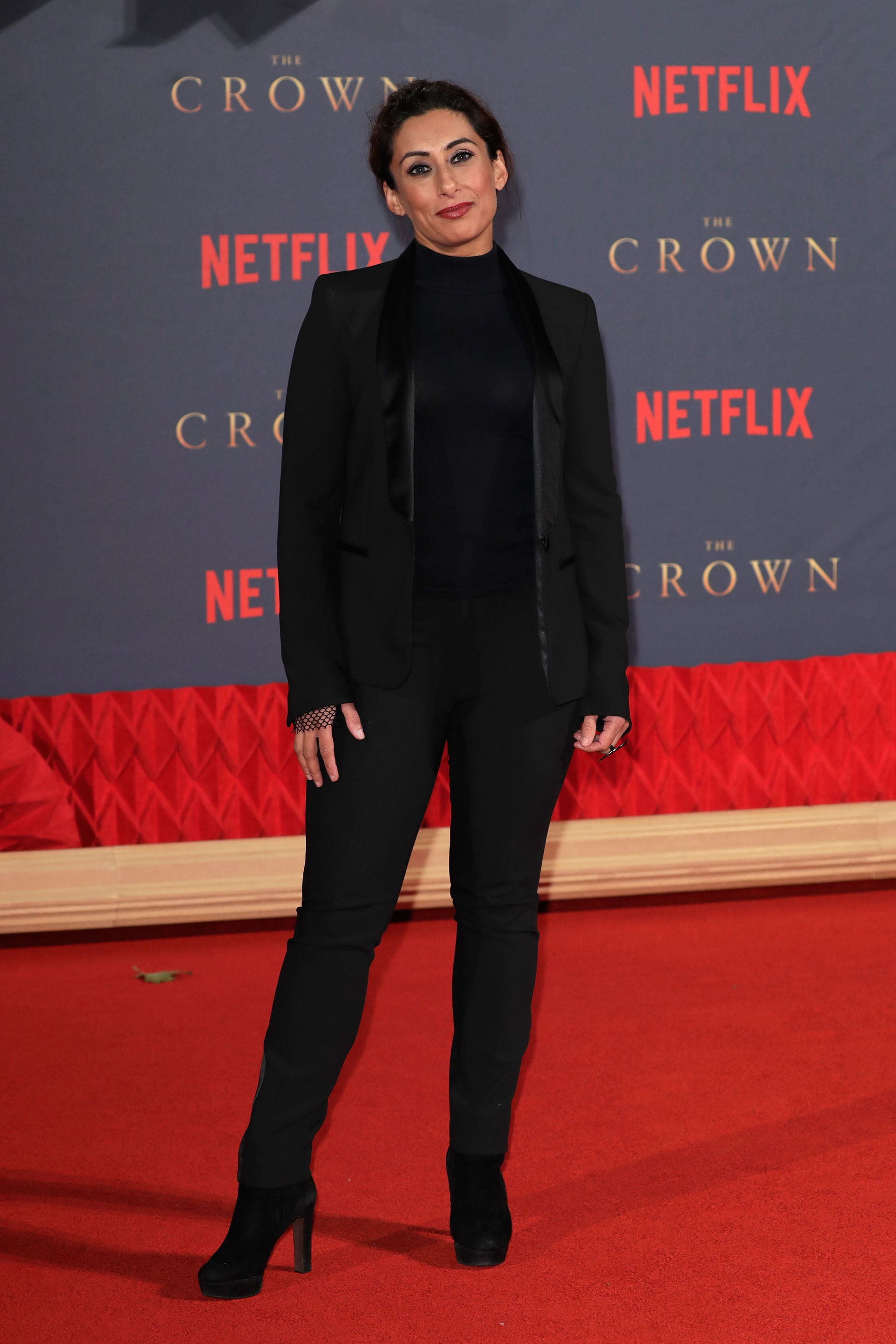 Saira Khan apostó al “total black” /// Fotos: Getty Images