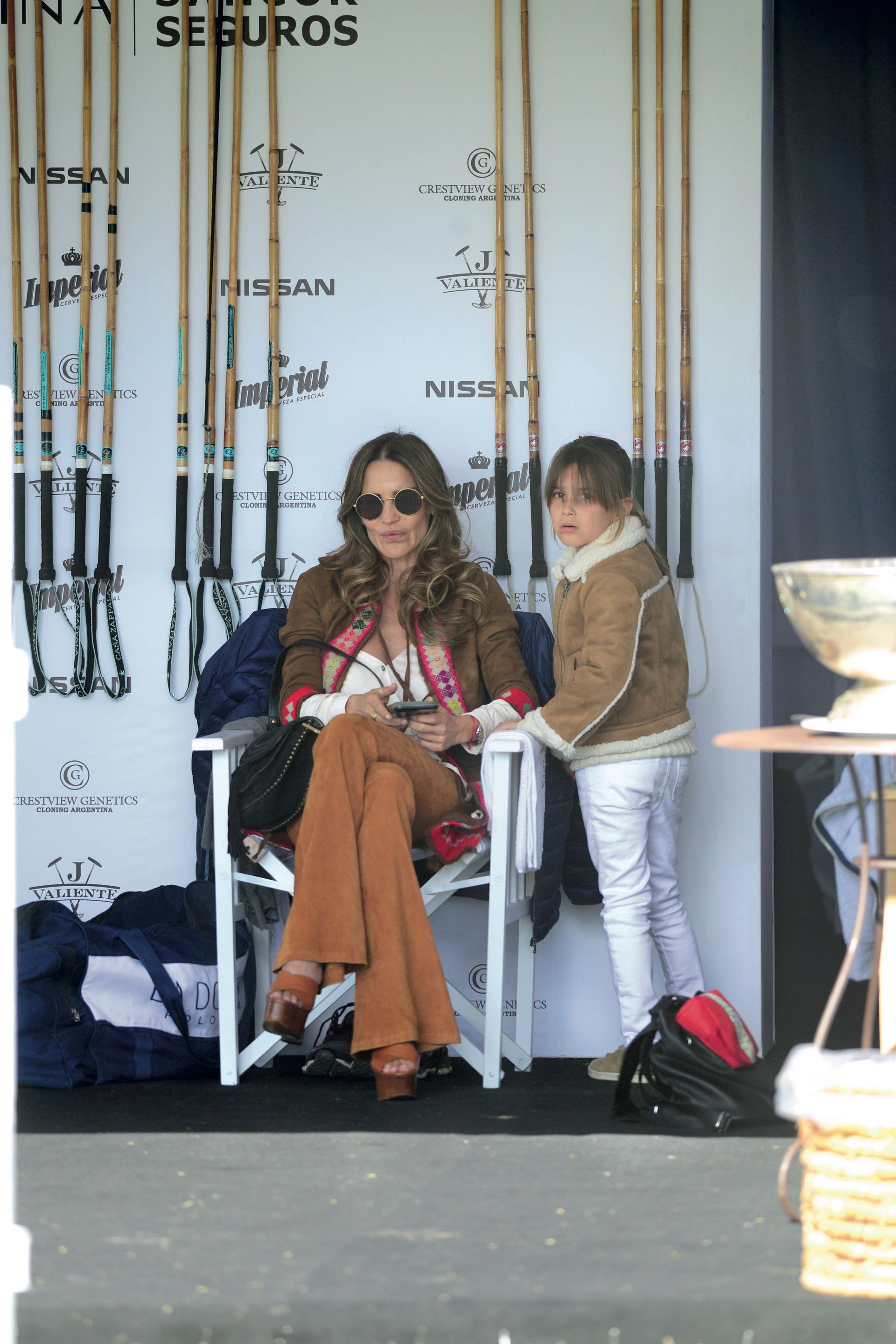 Myla, la tercera hija de Adolfito, con María Vázquez. Foto: Matías Callejo/ Diego Soldini/GENTE