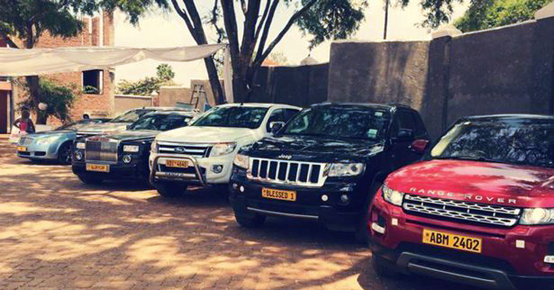 La colección de autos de lujo de Michelle, la otra “Kardashian”