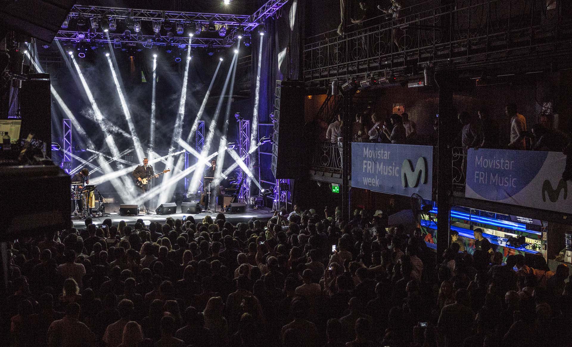 El público atento y disfrutando de la semana de shows gratuitos de Movistar FRI Music.