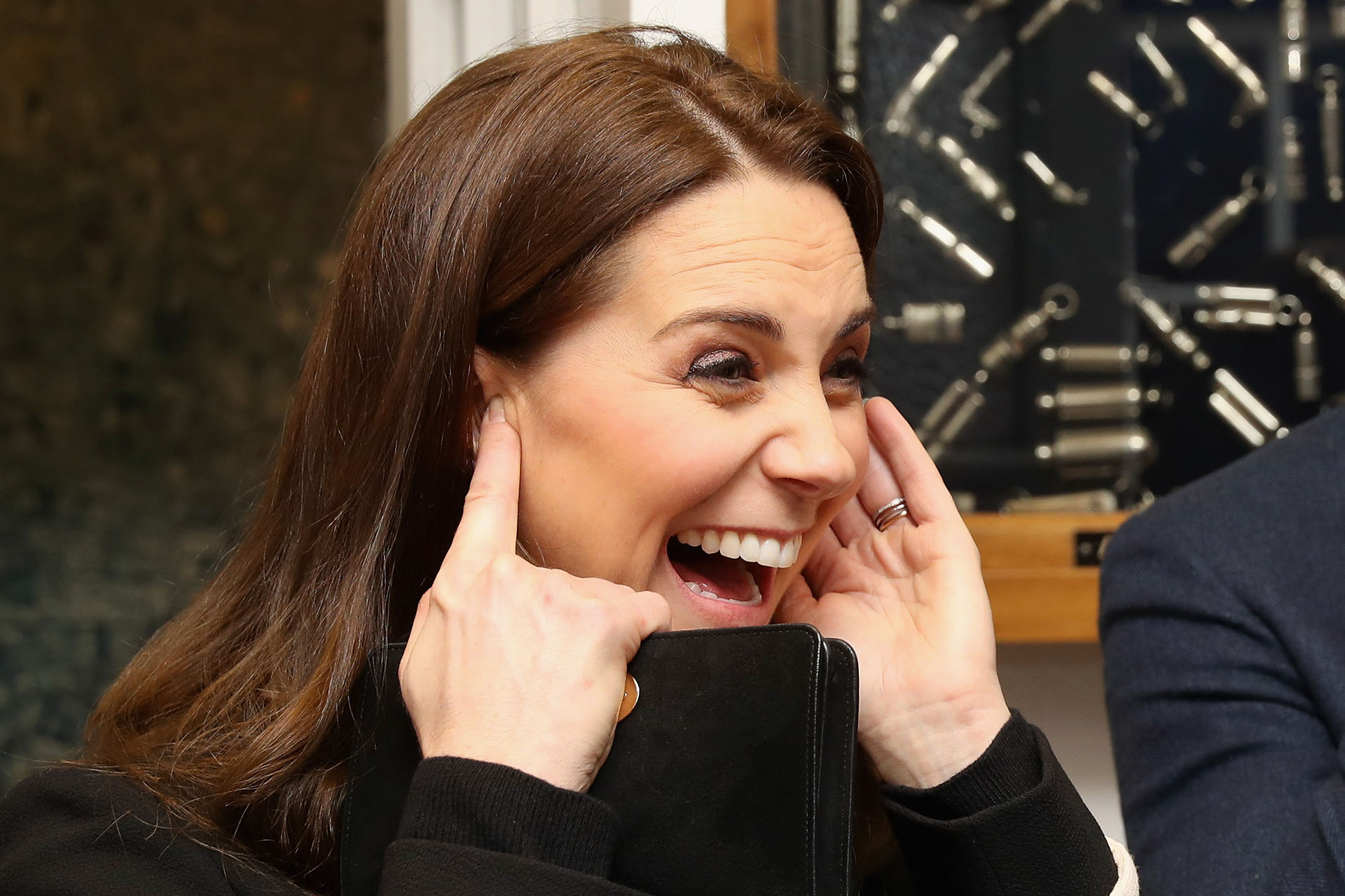 Sin embargo, el Palacio Real habría salido a desmentir esas versiones, afirmando que Kate Middleton solo espera un bebé