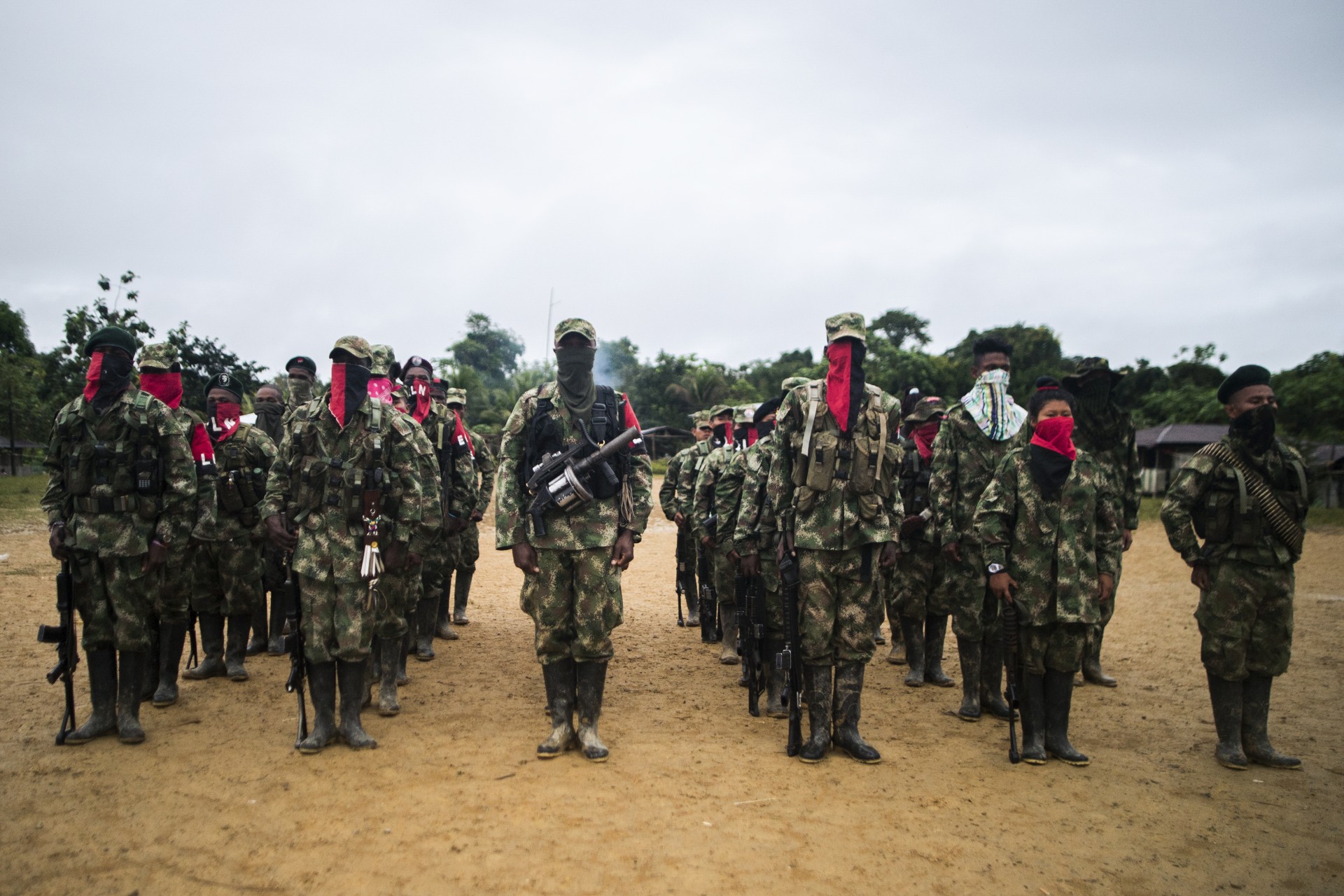 Miembros del frente Omar Gómez, del ELN (AFP/Luis Robayo)