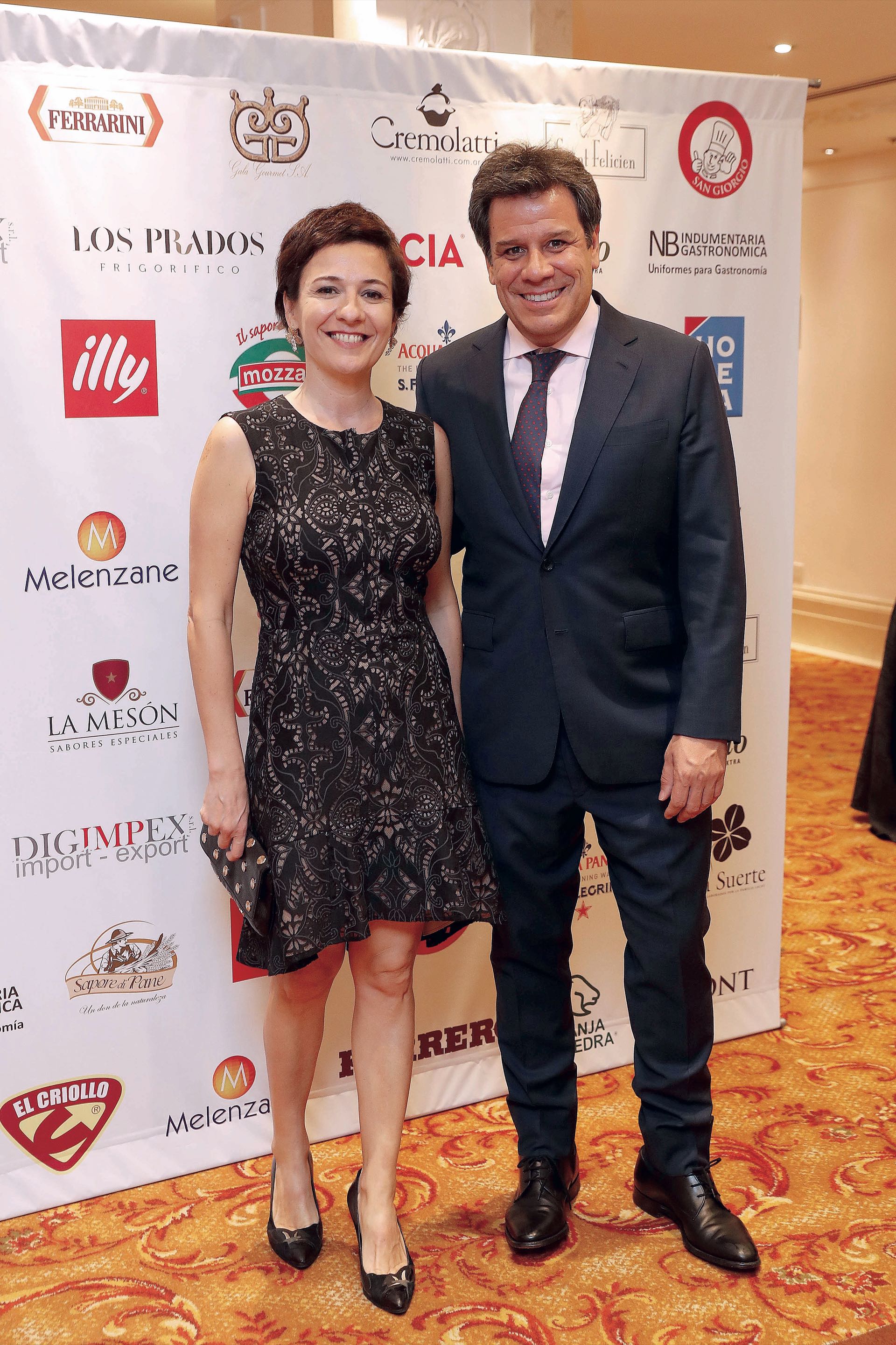 El neurólogo Facundo Manes y su mujer, Josefina. Foto: Francisco Trombetta/GENTE