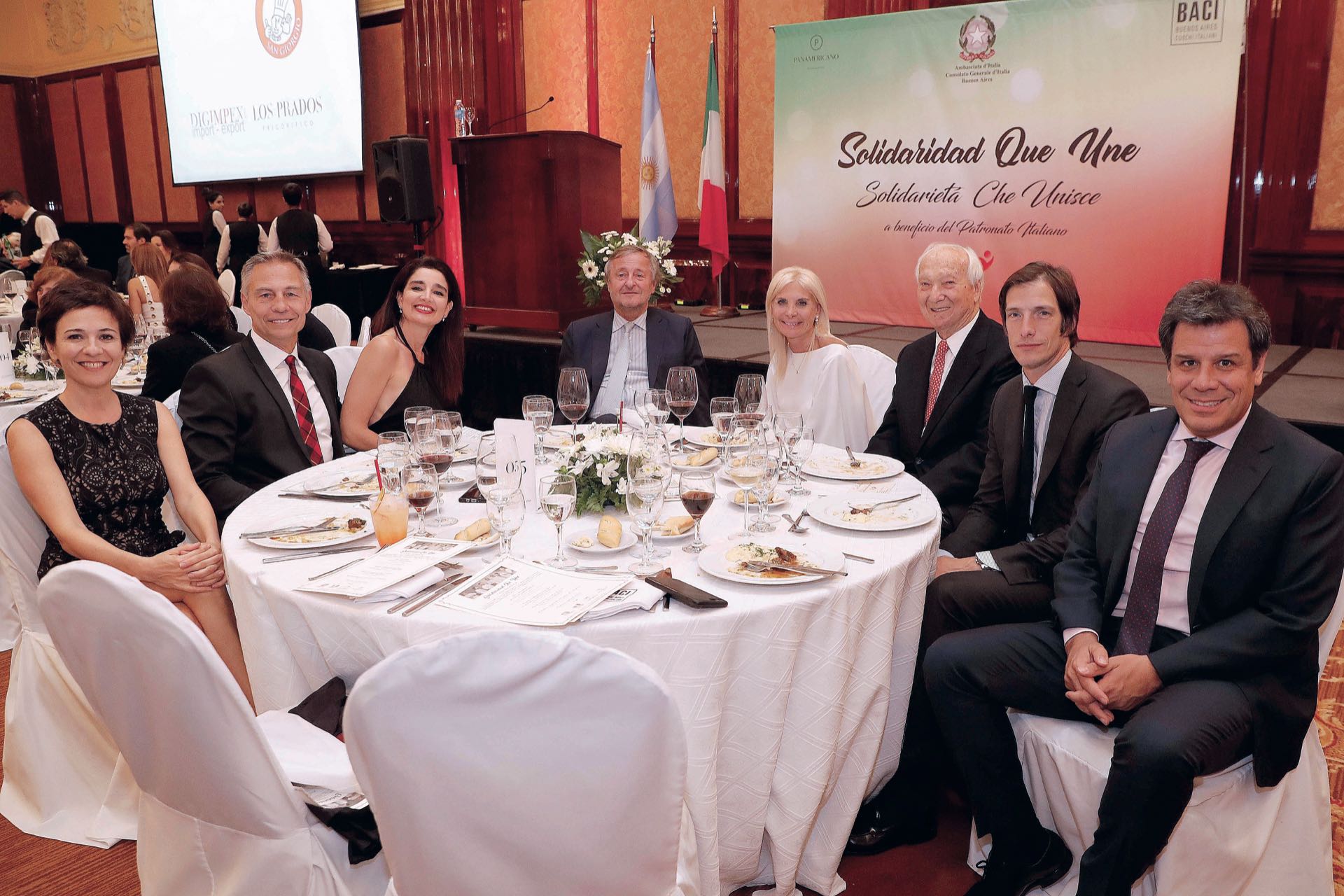 Josefina Manes, Martín Javier, Verónica Varano, Cristiano Rattazzi, Teresa Castaldo, Roberto Baccanchi, Iván de Pineda y Facundo Manes. Foto: Francisco Trombetta/GENTE