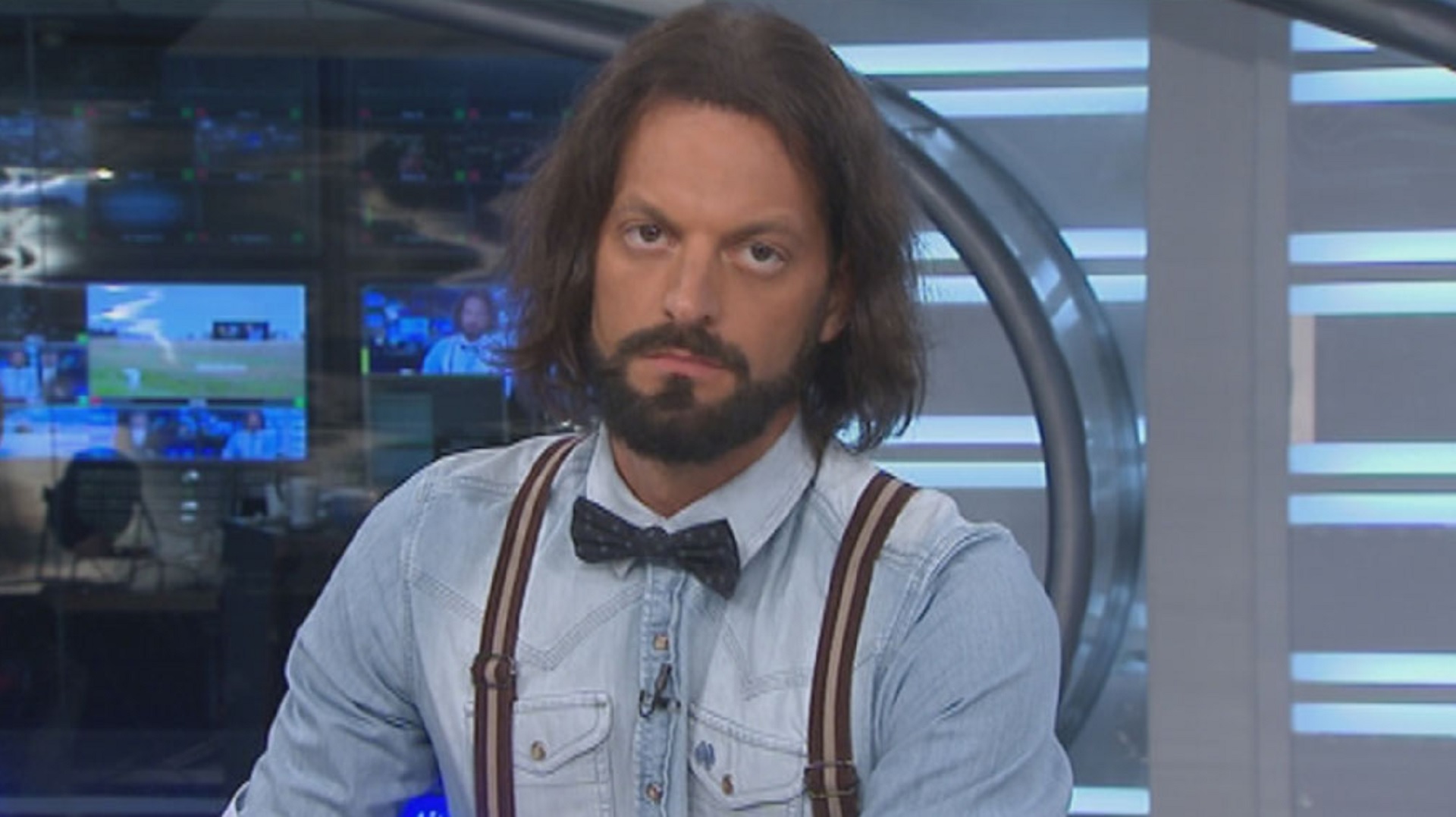 Juan Manuel “Rifle” Varela se fue de TN y El Trece, después de 10 años en la pantalla de la señal de noticias y 3 en el canal de aire. El viernes fue su última aparición, con la cobertura del sorteo del Mundial Rusia 2018