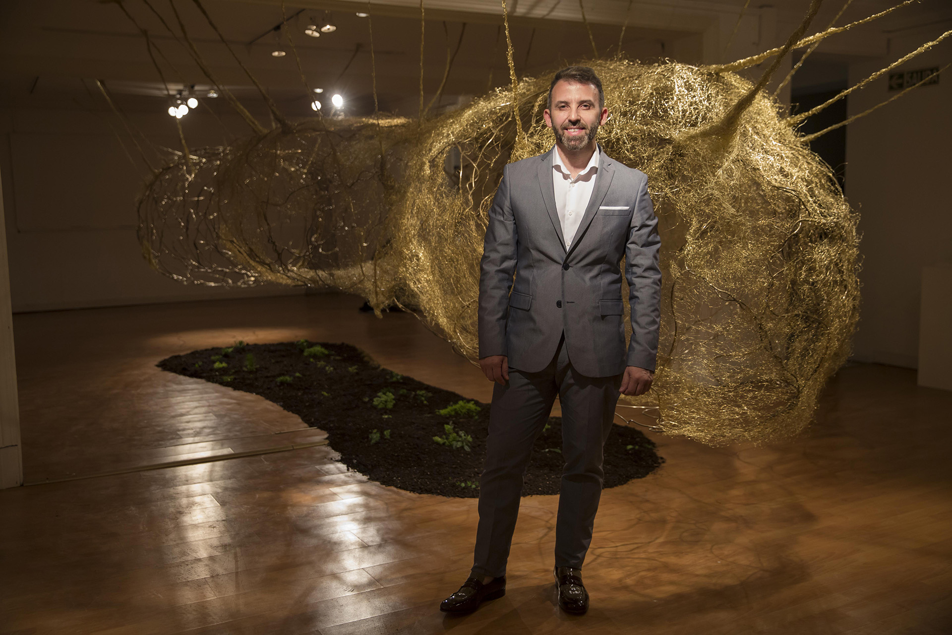 Marcelo Toledo durante la presentación de su muestra “Matriz”, un trabajo con el que el artista busca generar conciencia sobre la violencia de género y nada mejor que a través del arte. La muestra estuvo curada por Fabiana Barreda