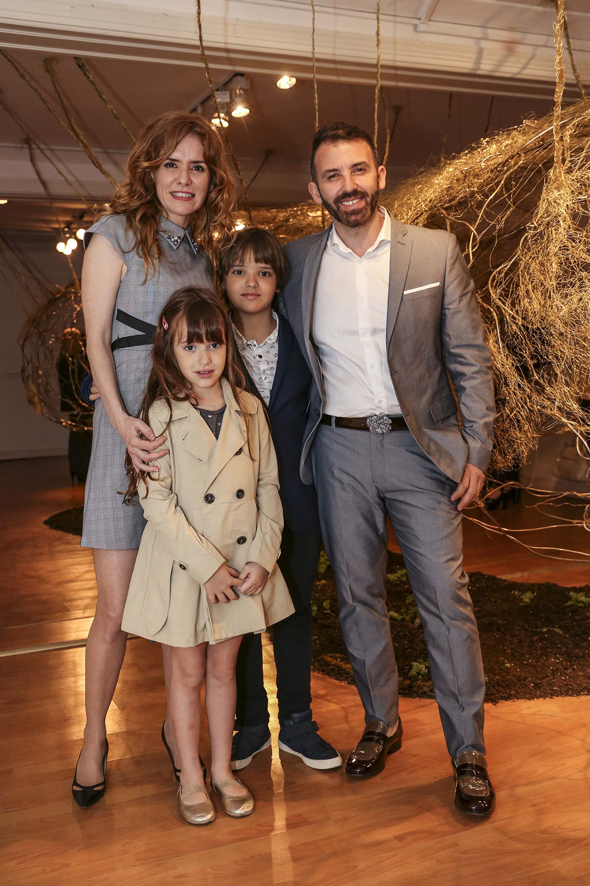 Karina El Azem con sus hijos Lorenzo y Esmeralda Pettinato