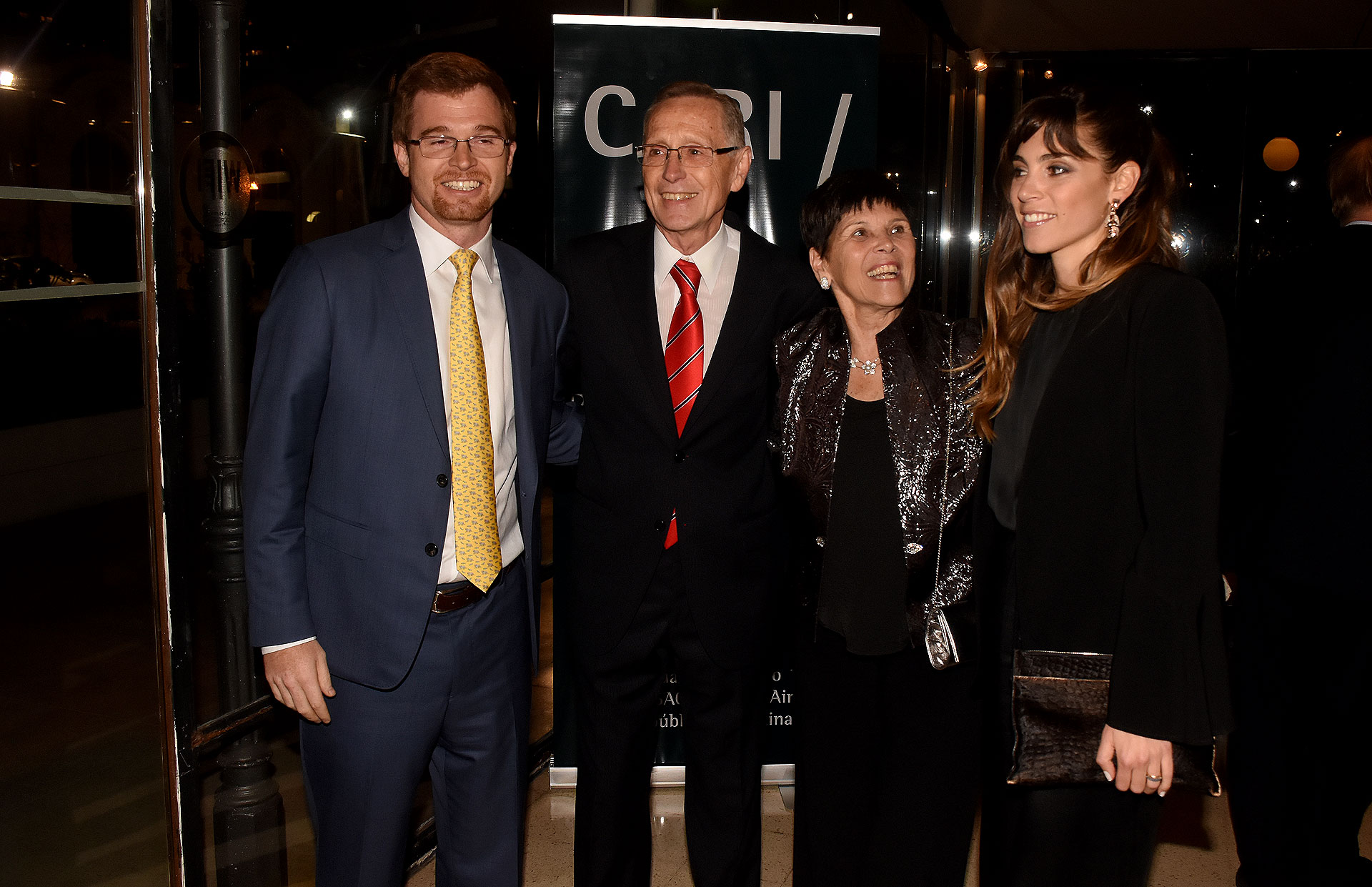 Nicolás Massot, presidente del Bloque PRO, junto a su mujer, Adalberto Rodríguez Giavarini y Susana Pestana