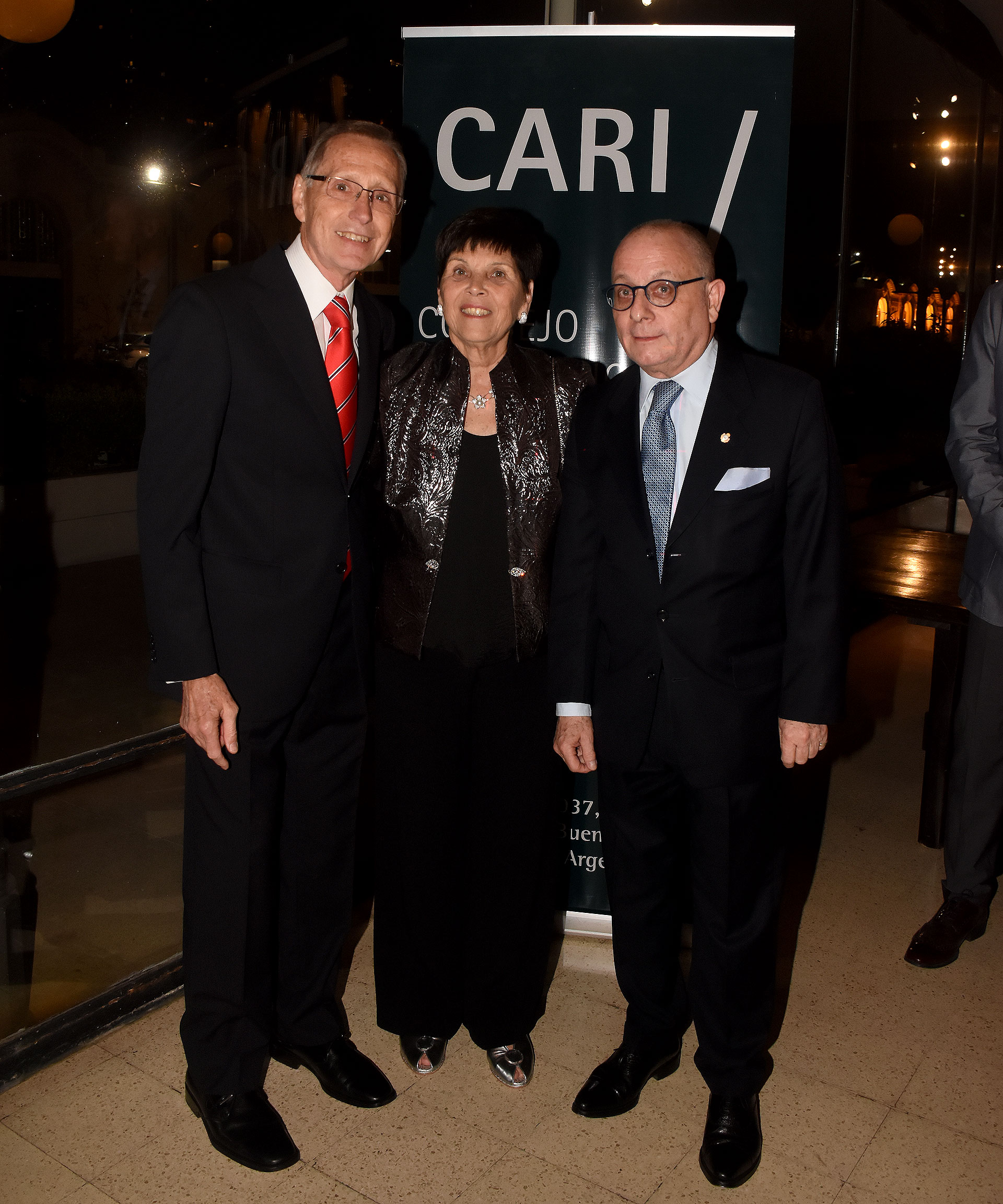 Adalberto Rodríguez Giavarini junto a su mujer Susana Pestana y al canciller Jorge Faurie