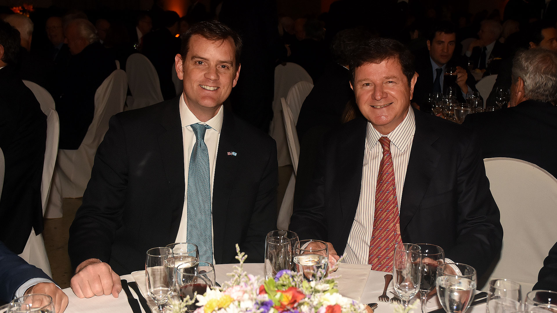 Tom Cooney, encargado de Negocios de la embajada de los Estados Unidos en nuestro país, y Fernando Oris de Roa, embajador argentino ante los Estados Unidos