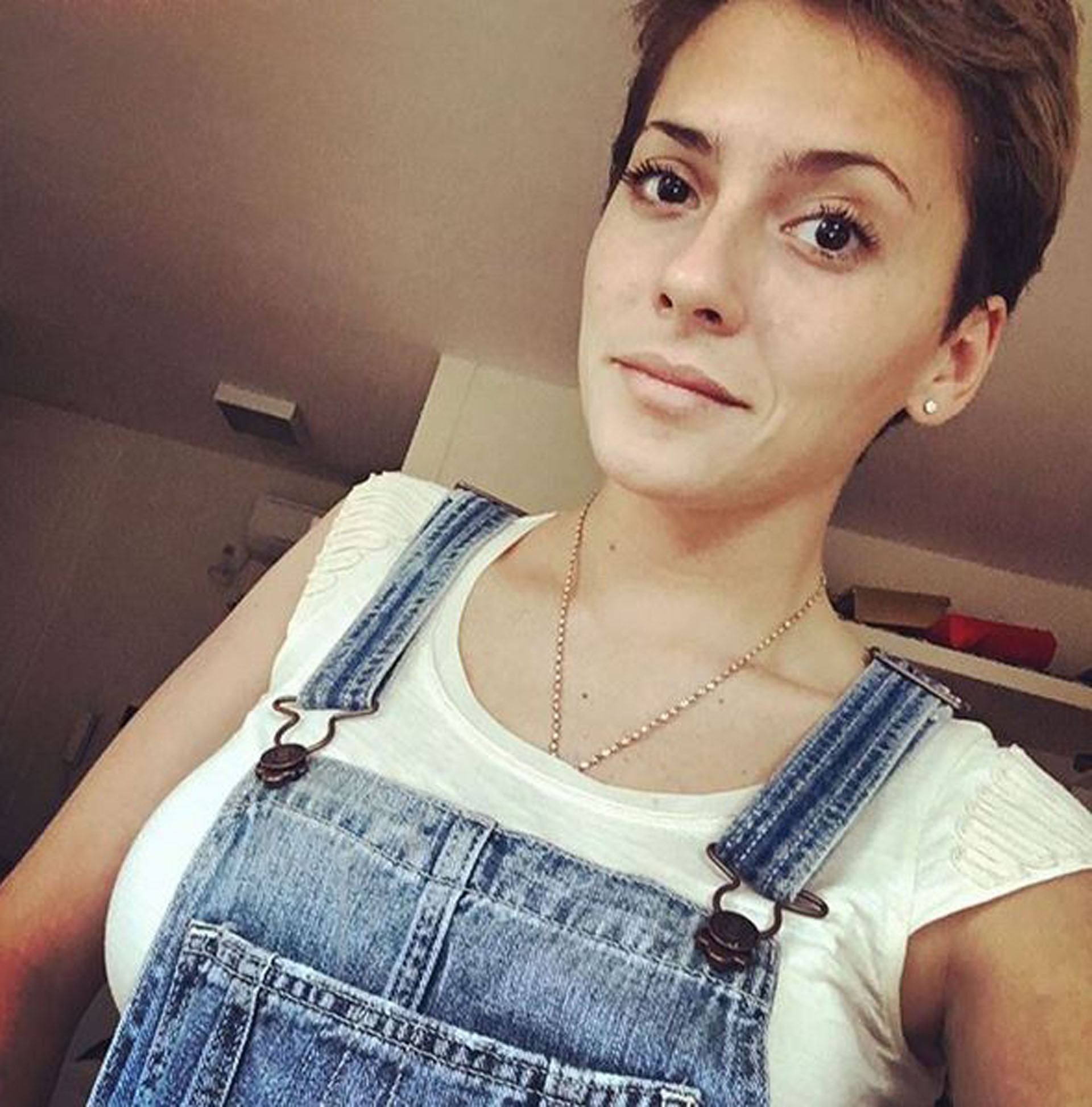 La ex participante de “Gran Hermano” se suicidó el miércoles 29 de noviembre arrojándose del quinto piso del edificio en el que vivía en Las Cañitas. Después de su salto a la fama en 2011 por su aparición en la casa más famosa del país, hizo política, también se alejó de los medios y se acercó a la Iglesia y el último tiempo había estado internada en una clínica psiquiátrica por depresión