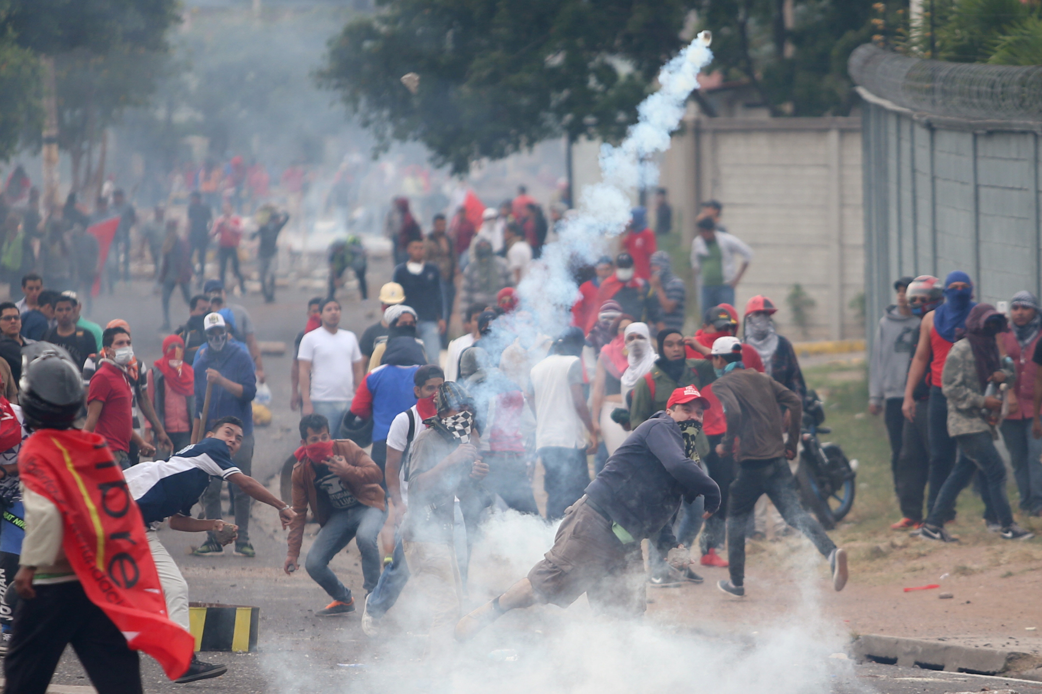 Las protestas en Honduras por un supuesto fraude electoral han arreciado durante los últimos días. (REUTERS/Edgard Garrido)
