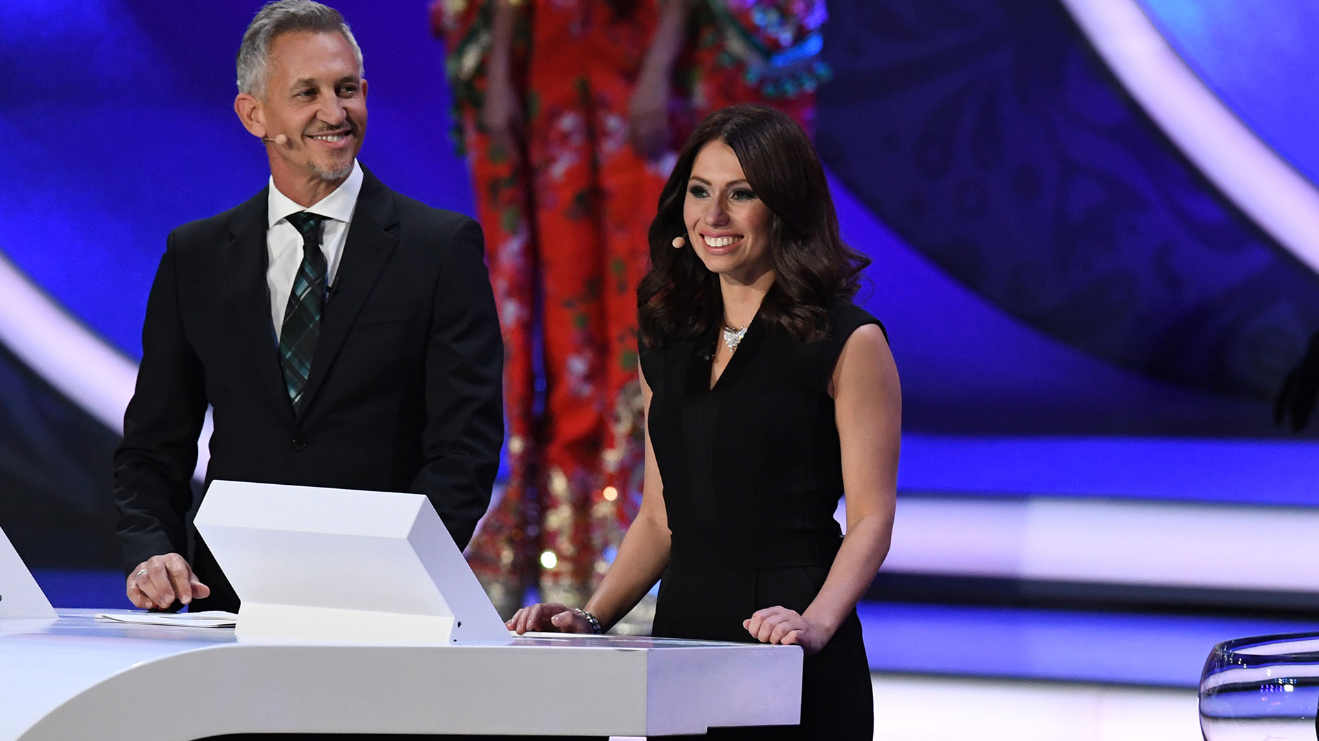 Los presentadores del sorteo acompañaron la gala