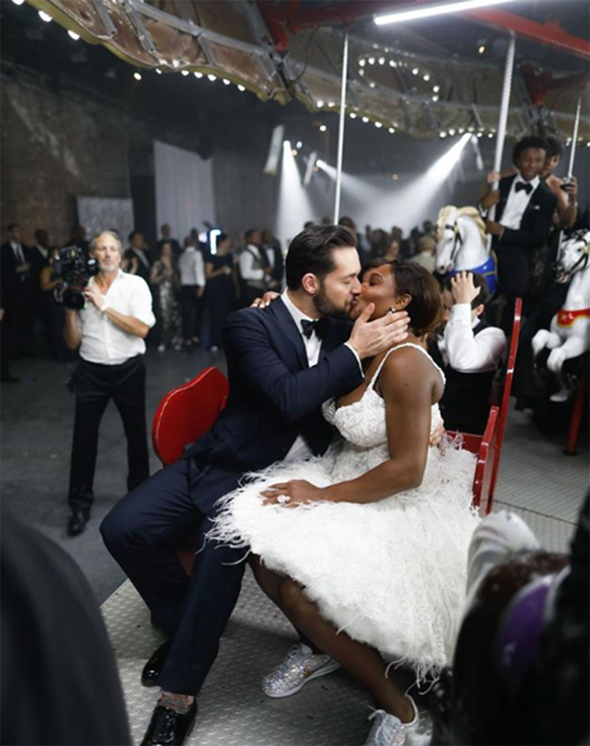 “@Serenawilliams: Eres lo mejor de todos los tiempos, no sólo en el deporte, sino como madre y como esposa”, escribió Alexis Ohanian en su Instagram junto a la primera foto oficial como marido y mujer.