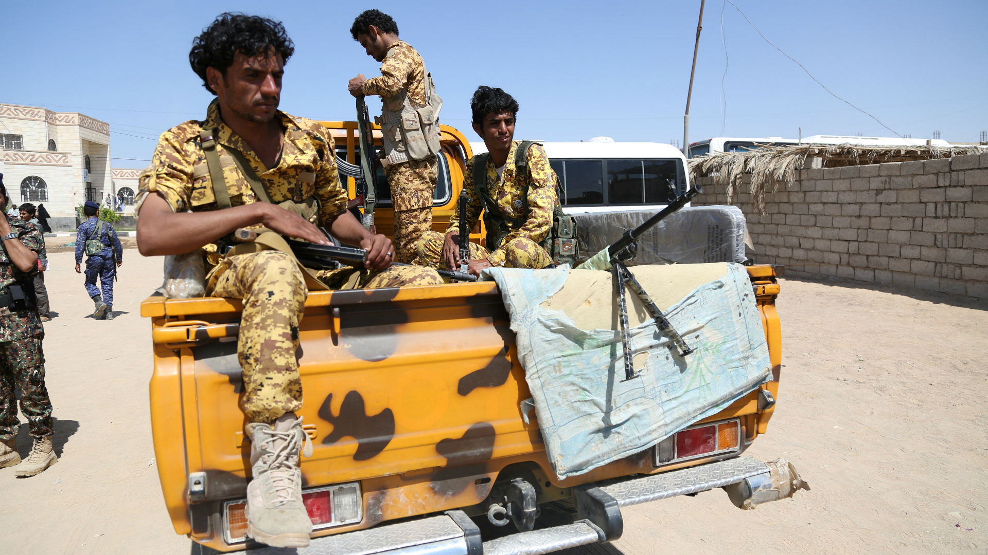 Soldados leales al gobierno de Hadi en Aden (Reuters)
