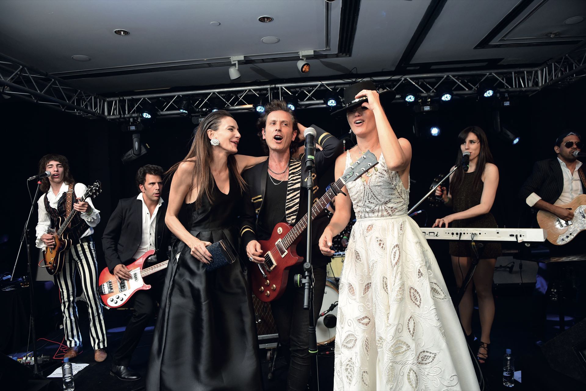 Luciana Aymar y Valeria Mazza compartieron micrófono con Coty.