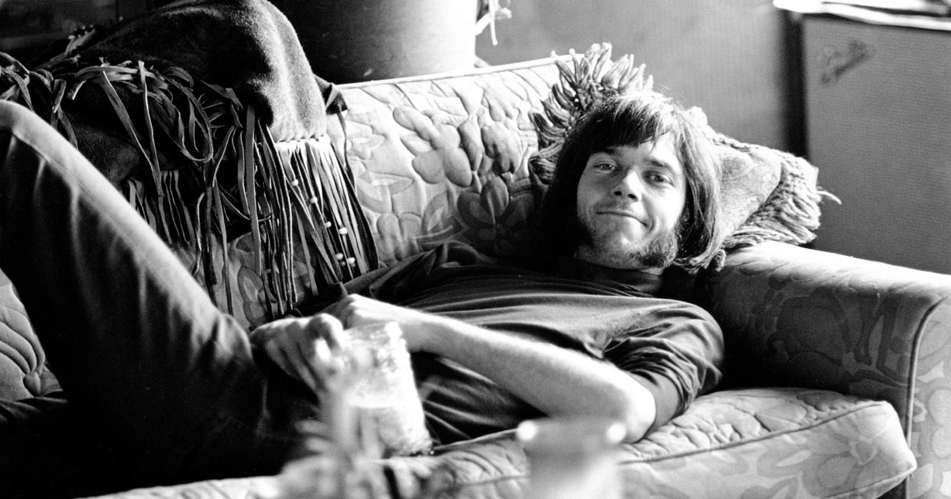 Neil Young en un descanso de una gira con Buffalo Springfield