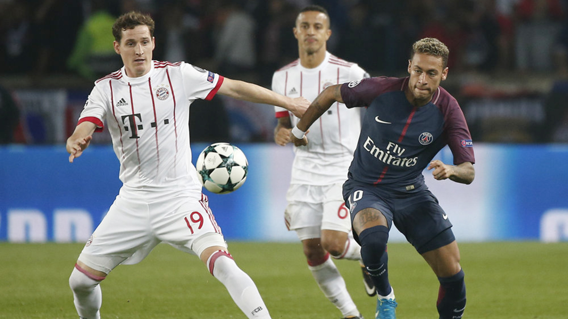 Bayern Múnich y PSG se disputan el liderazgo del Grupo B de al Champions League (AP)