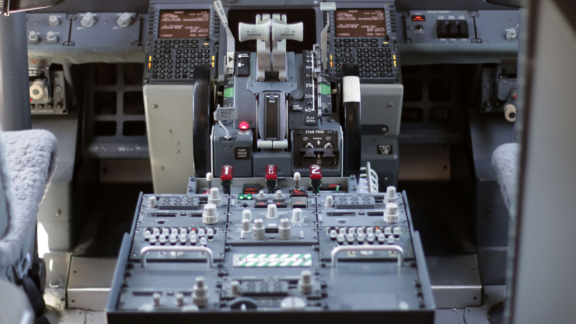 El panel de instrumentos del Boeing 737-800 del primer avión de Flybondi en la Argentina.