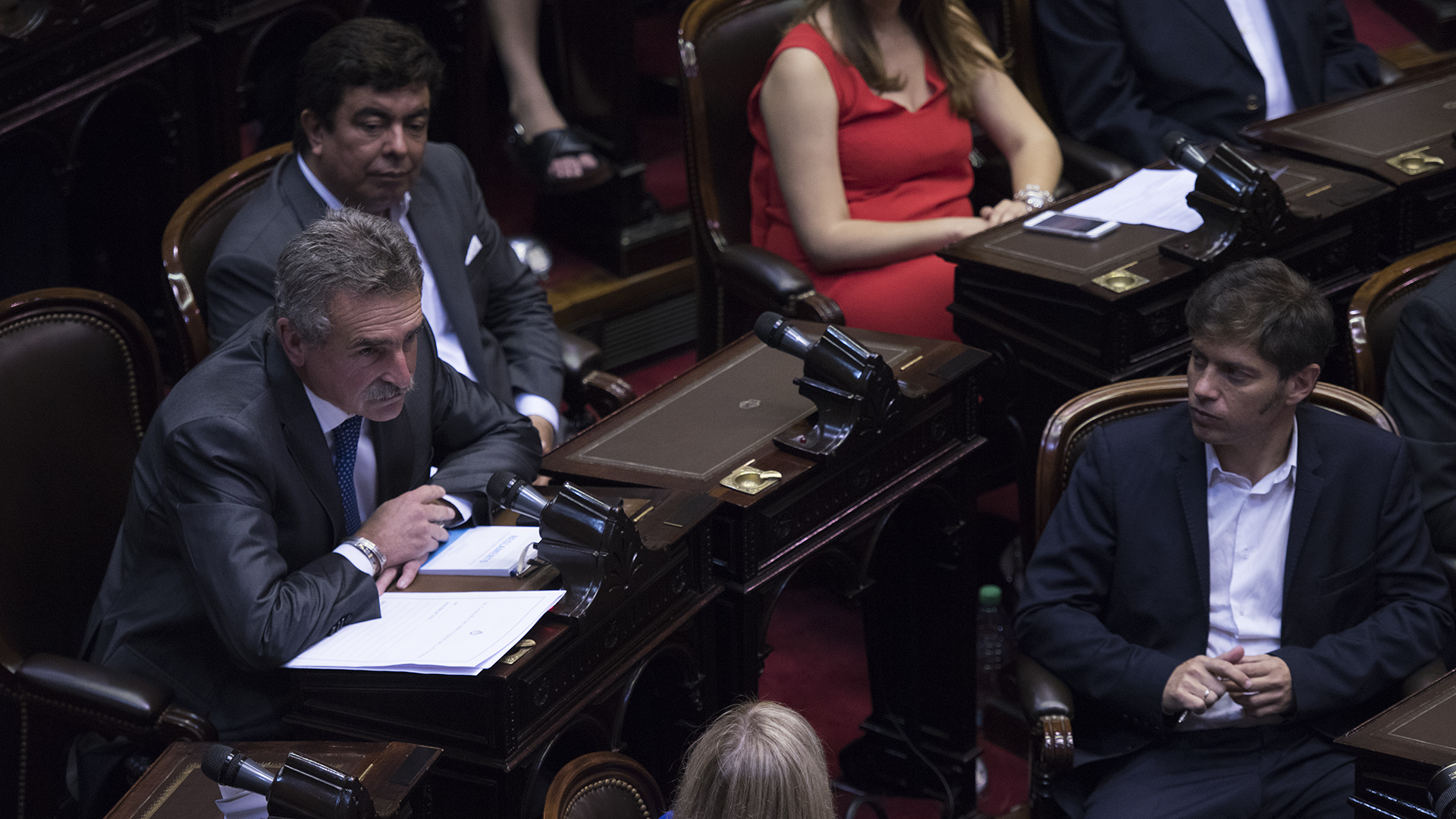 El presidente del bloque FPV-PJ, Agustin Rossi, junto a Espinoza y Kicillof