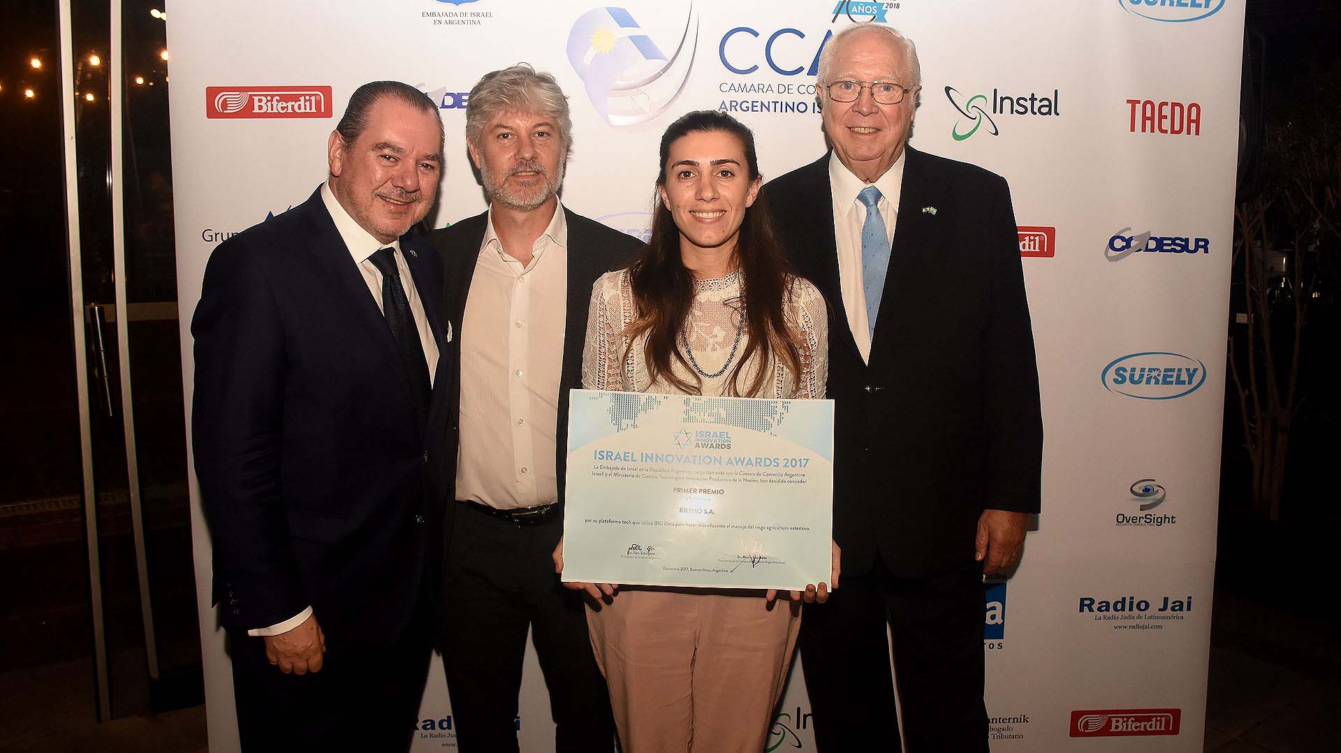 La licenciada Camila Petignat recibió el primer premio que se llevó la empresa Kilimo S.A