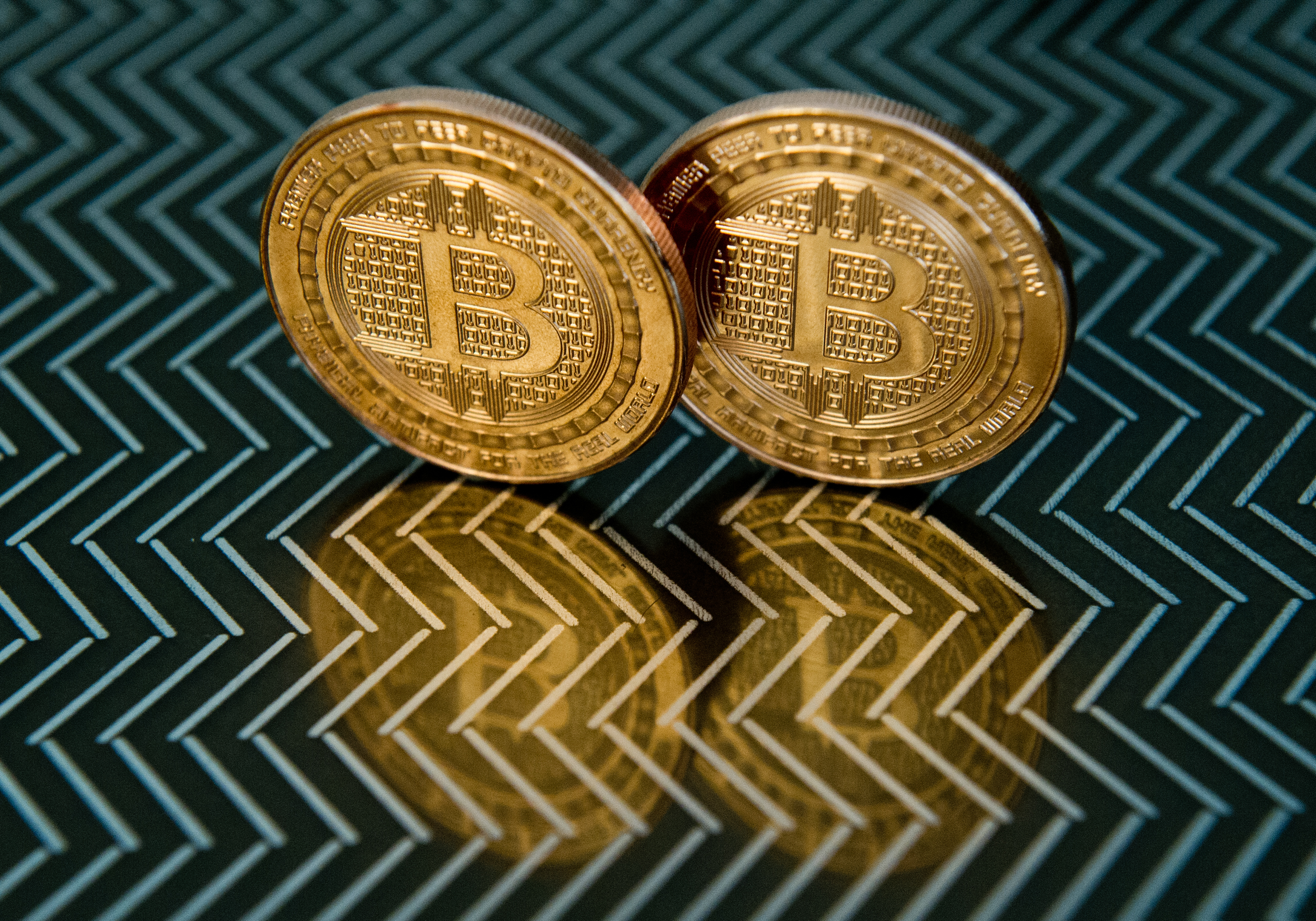 16/12 El Bitcoin alcanzó su precio máximo al tocar los 19.343 dólares por unidad