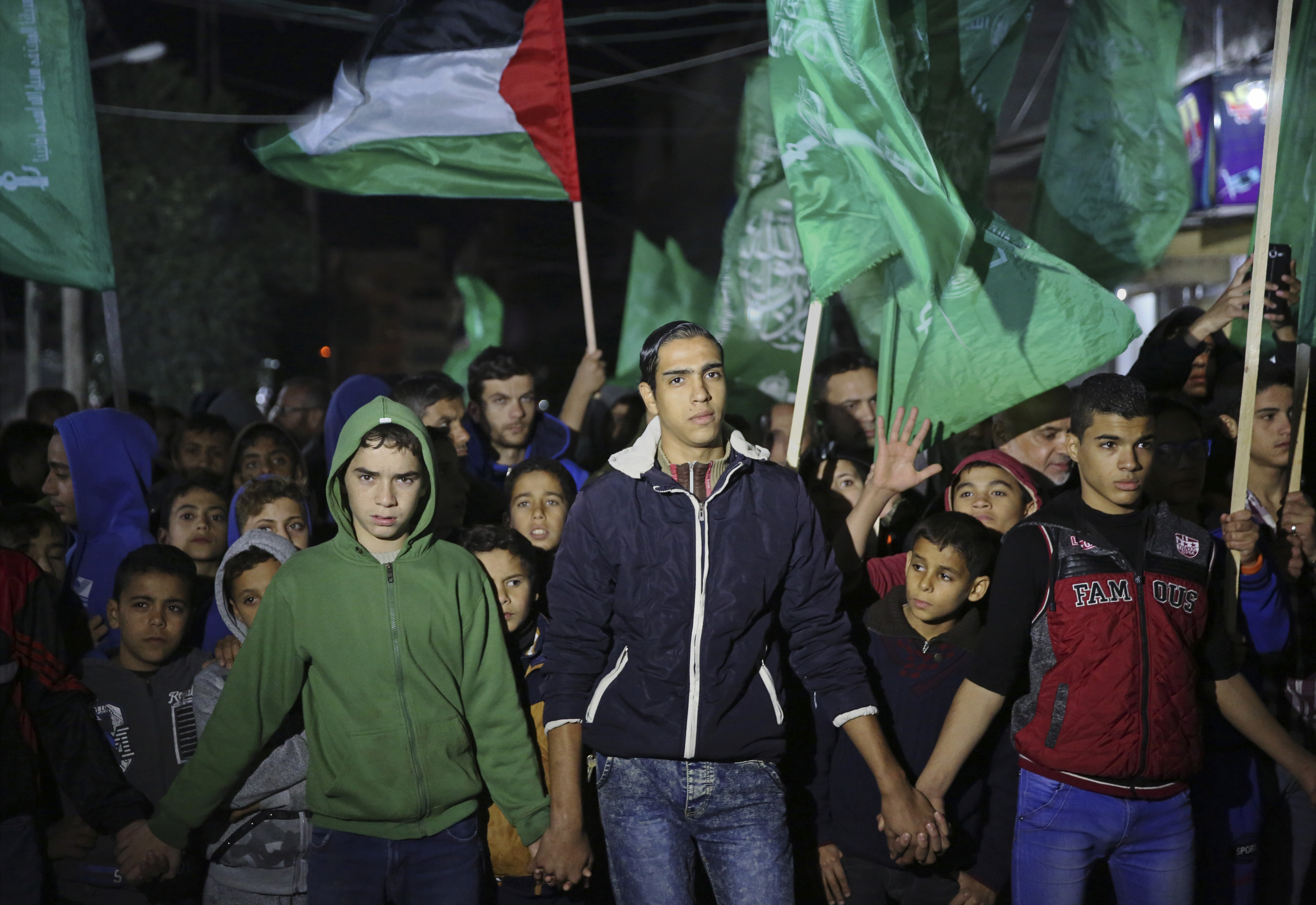 Jóvenes simpatizantes de Hamas en Gaza (AP)