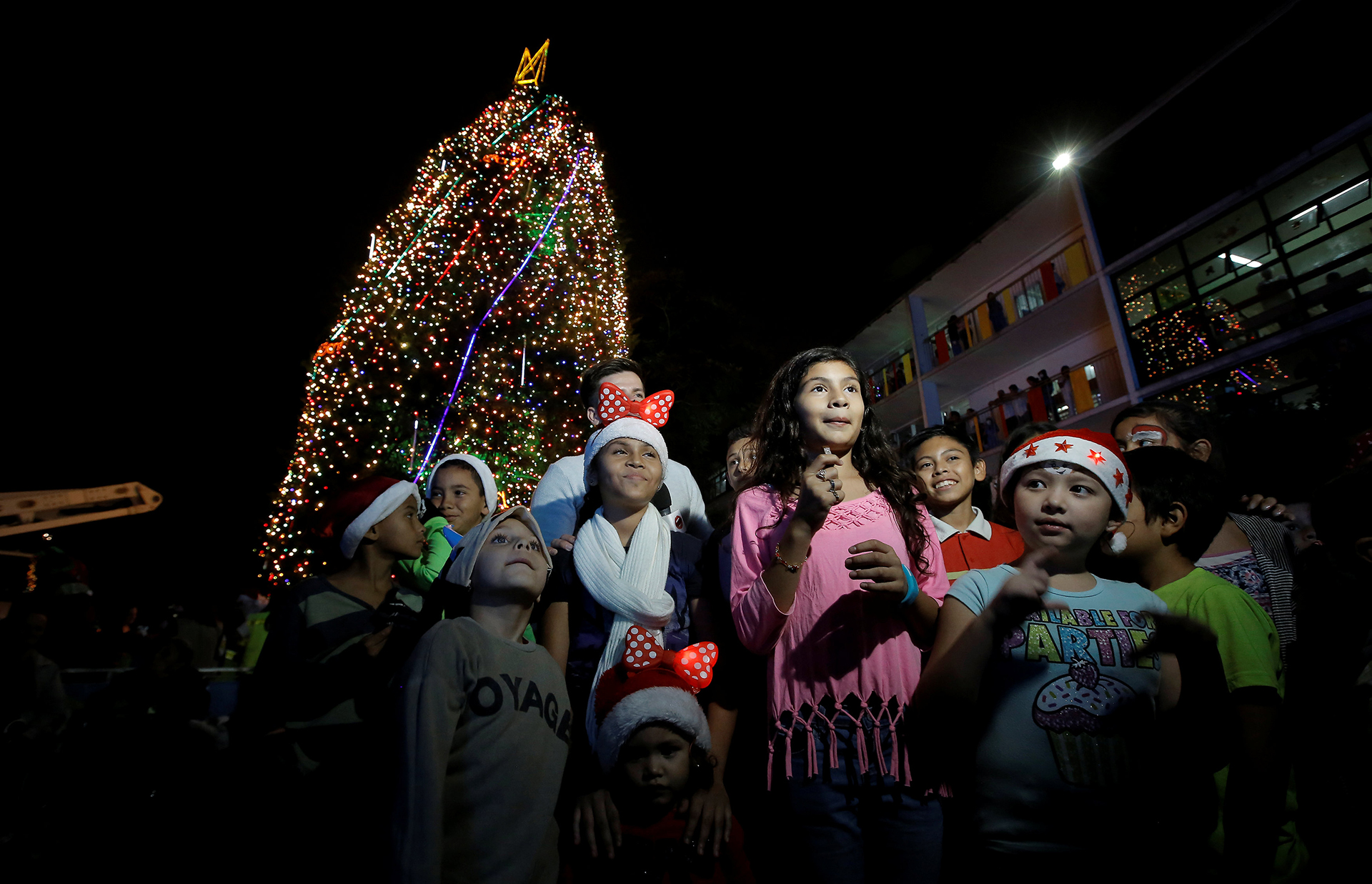 El hospital de Niños de San José, Costa Rica, durante la ceremonia de encendido del árbol llevada a cabo este jueves por la noche